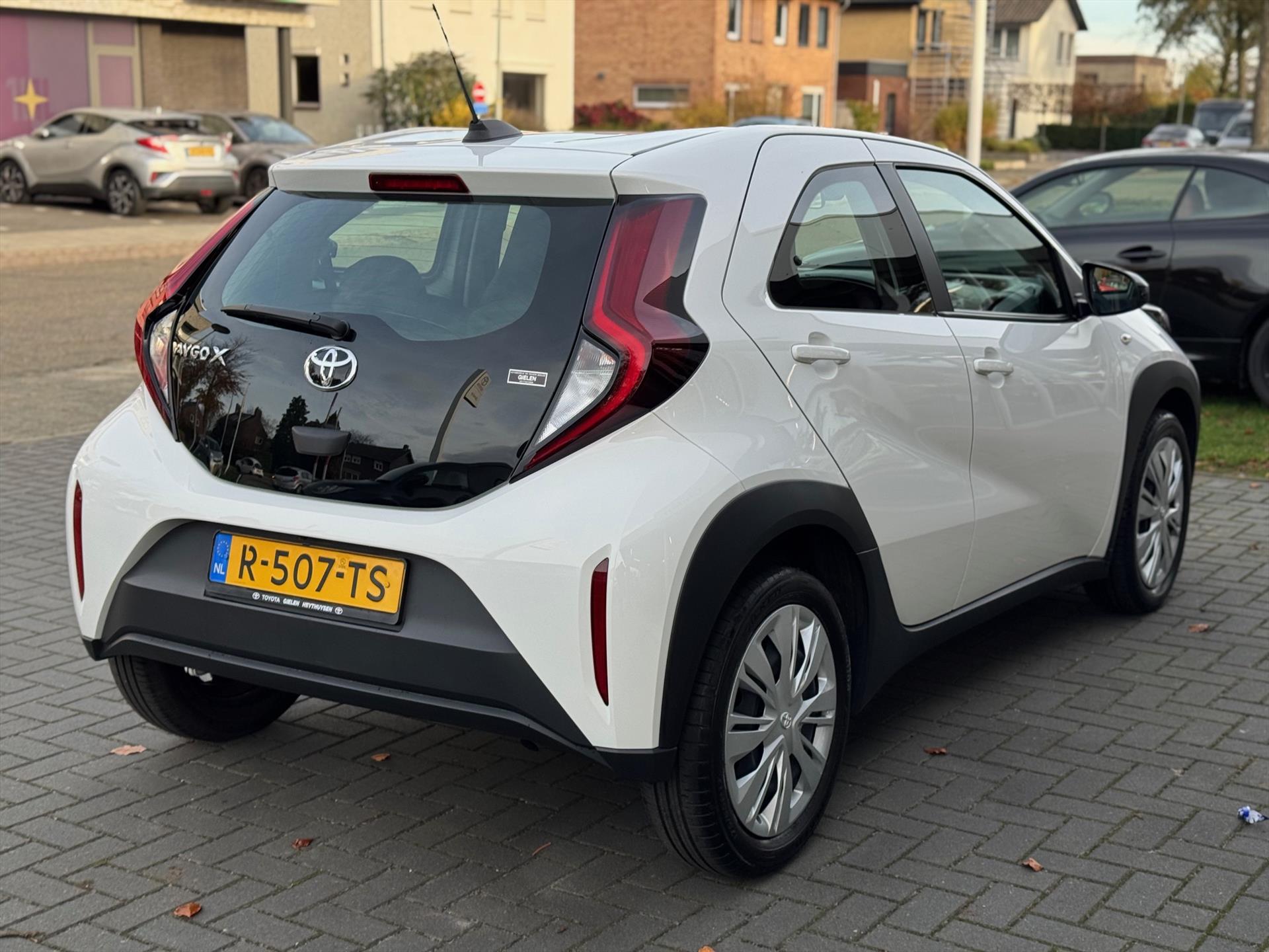 Toyota Aygo X 1.0 VVT-i MT Play | Eerste eigenaar, Apple CarPlay/Android auto, Airco, Parkeercamera, Adaptive cruise control 48842787-4.jpg | Autobedrijf Gielen