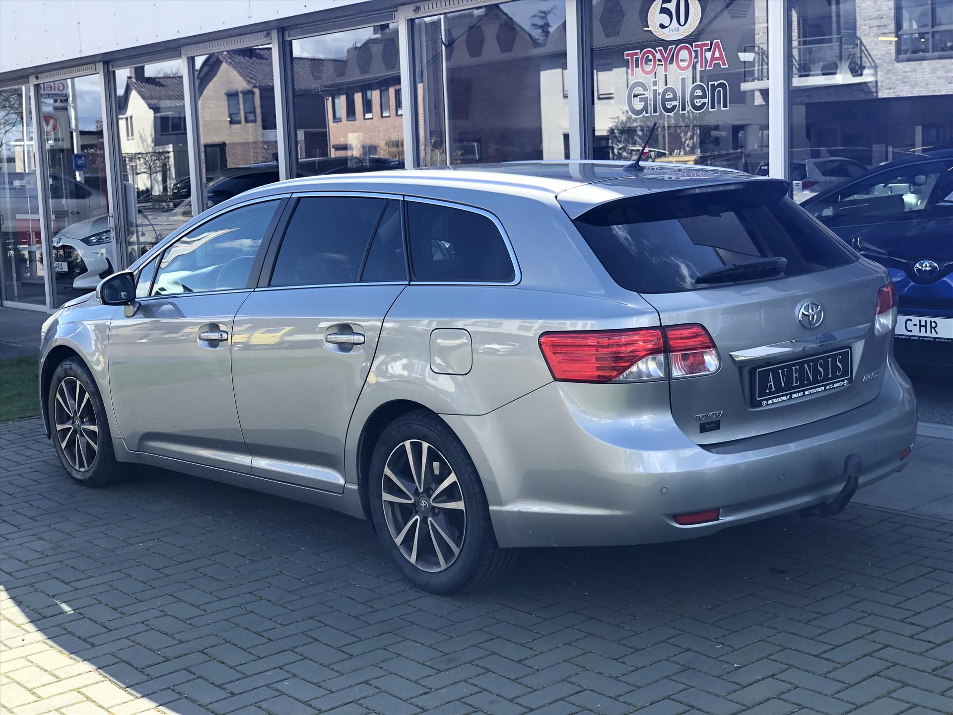 Toyota Avensis 1.8 VVT-i 147pk Dynamic Business | Trekhaak, Navigatie, Parkeersensoren, Camera, Cruise control, Half leer, Stoelverwarming 48860932-2.jpg | Autobedrijf Gielen