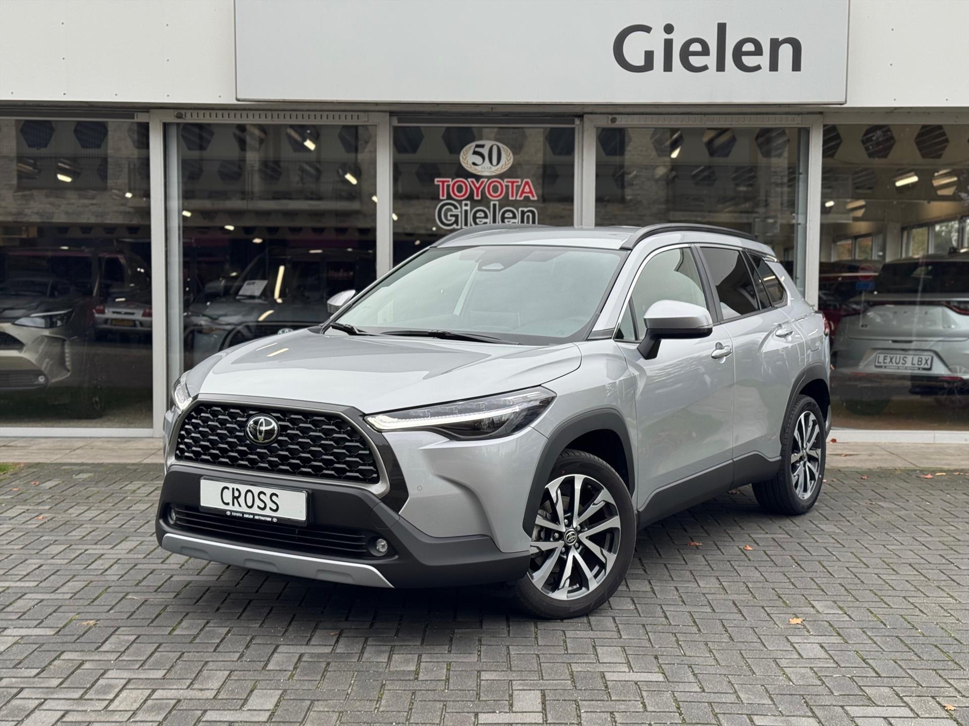 Toyota Corolla Cross 1.8 Hybrid Style | Dodehoekdetectie, Elektrische achterklep, Stoel + stuurverwarming, 18 inch, Apple carplay/Android auto 48910176-0.jpg | Autobedrijf Gielen