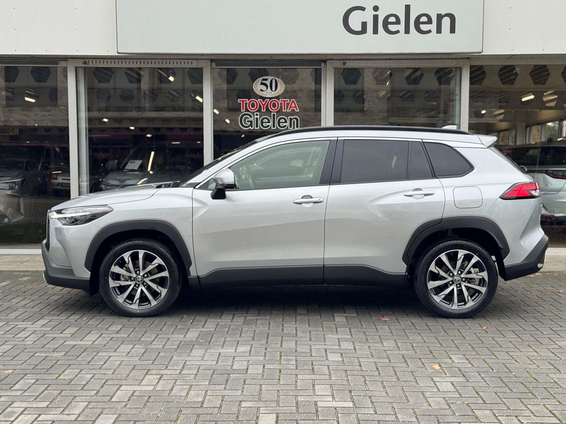 Toyota Corolla Cross 1.8 Hybrid Style | Dodehoekdetectie, Elektrische achterklep, Stoel + stuurverwarming, 18 inch, Apple carplay/Android auto 48910176-2.jpg | Autobedrijf Gielen