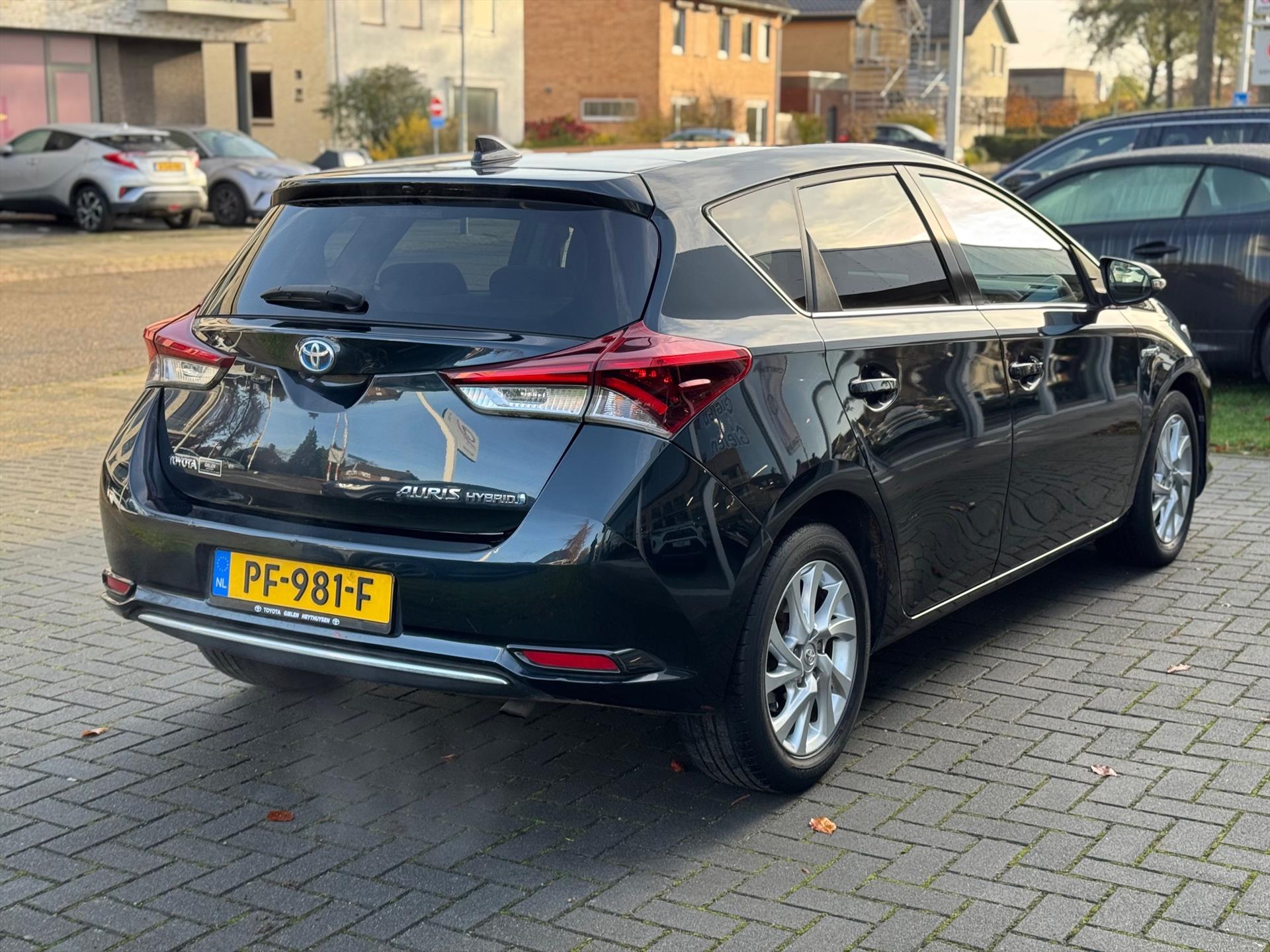 Toyota Auris 1.8 Hybrid Dynamic | Navigatie, Privacy glass, Climate control, Cruise control, Safety sense, Licht + Regensensor 49014276-3.jpg | Autobedrijf Gielen