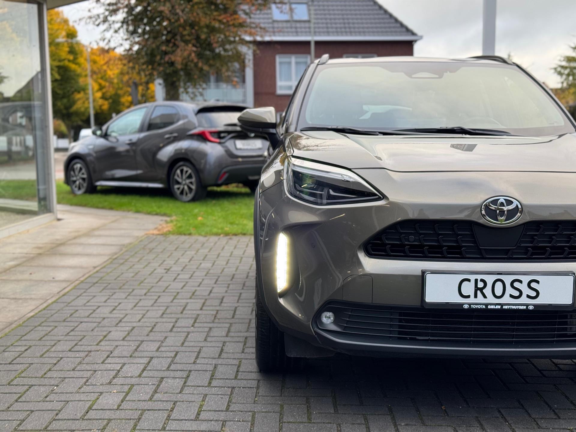 Toyota Yaris Cross 1.5 Hybrid First Edition Plus | Parkeersensoren, Stoel + Stuurverwarming, 17 inch, Privacy Glass 49020497-3.jpg | Autobedrijf Gielen