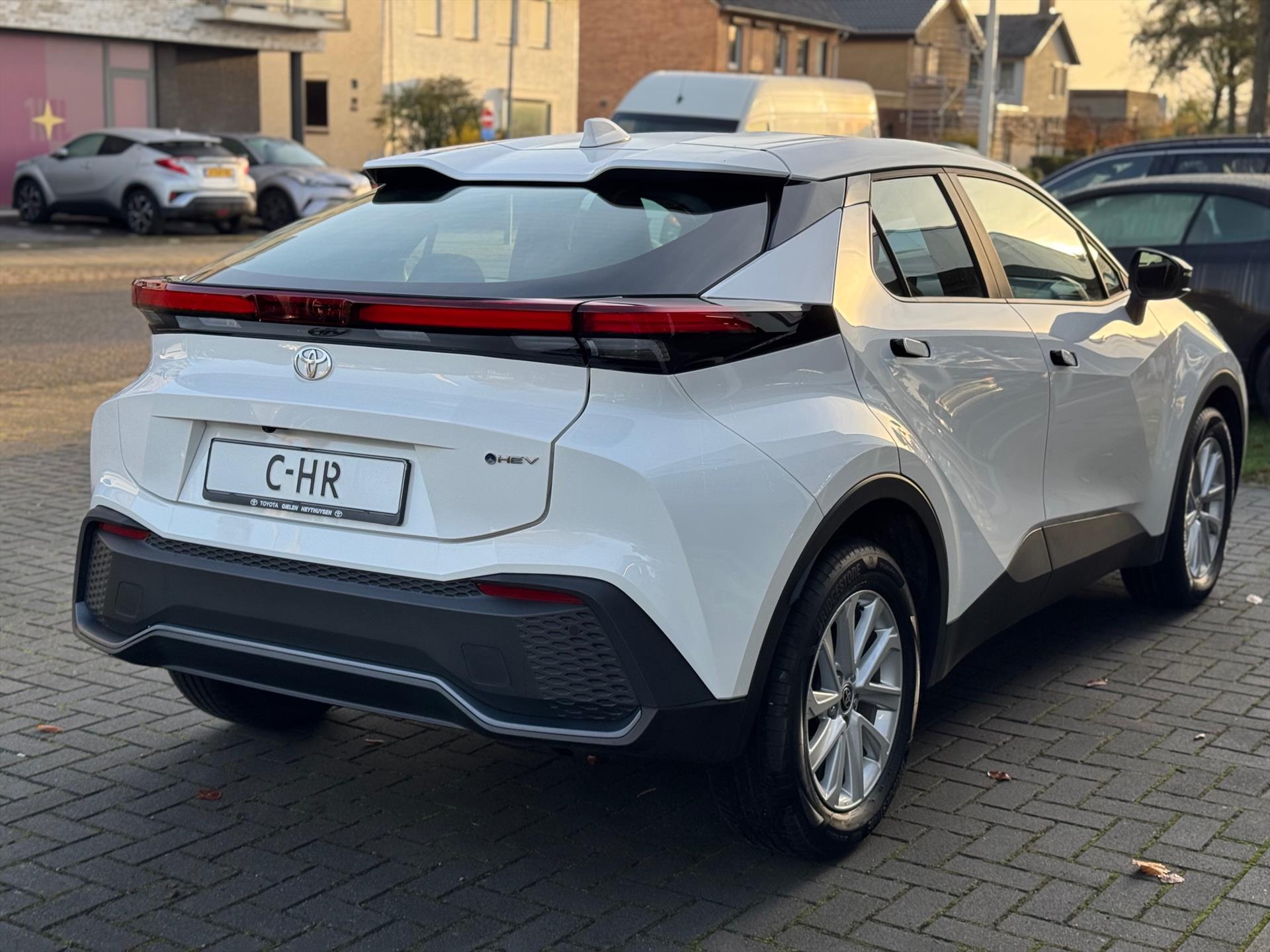 Toyota C-HR 1.8 Hybrid Active | Dodehoekdetectie, Apple carplay/Android auto, Camera, Adaptive cruise control, Climate control 49020534-4.jpg | Autobedrijf Gielen