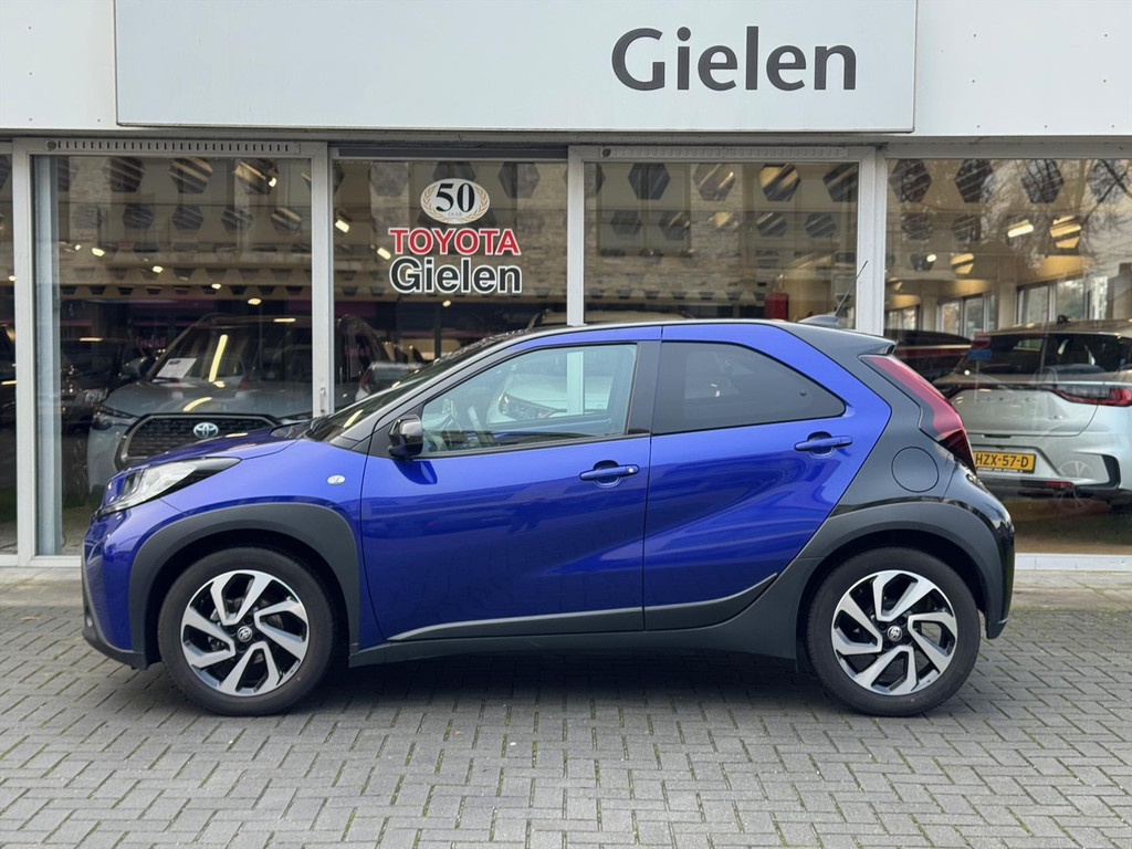Toyota Aygo X 1.0 VVT-i MT Pulse Bi-tone | Juniper blue, 17 inch, Privacy glass, Apple CarPlay/Android auto, Airconditioning, Parkeercamera 49020701-1.jpg | Autobedrijf Gielen