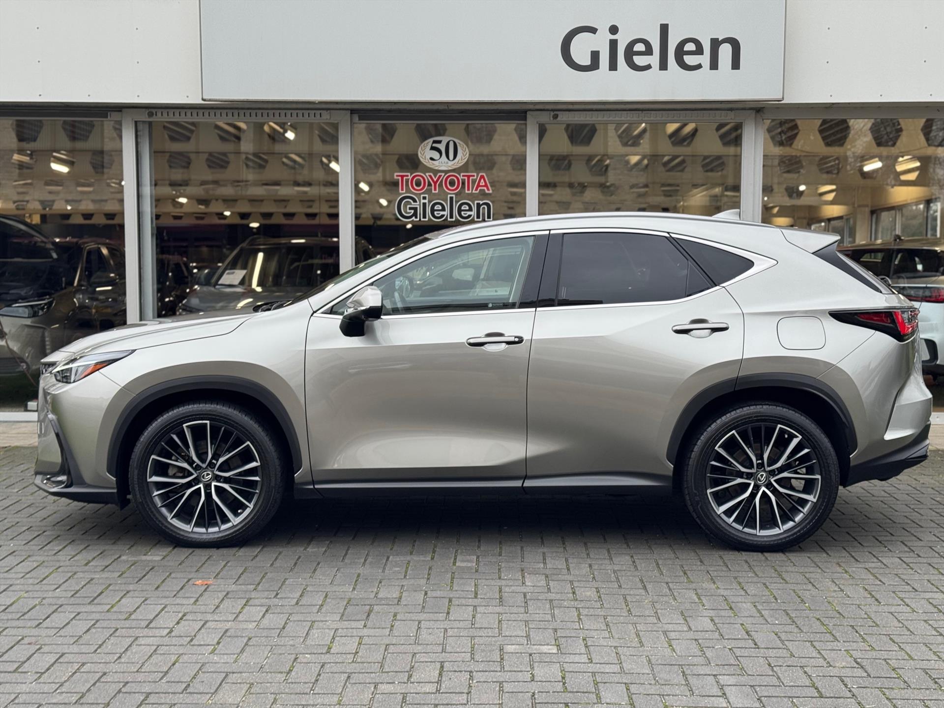 Lexus NX 450h+ AWD Executive Line | Head up display, 20 inch, Geheugenfunctie, Stoelventilatie, 360 Camera, Groot scherm, Dodehoekherkenn 49041274-1.jpg | Autobedrijf Gielen