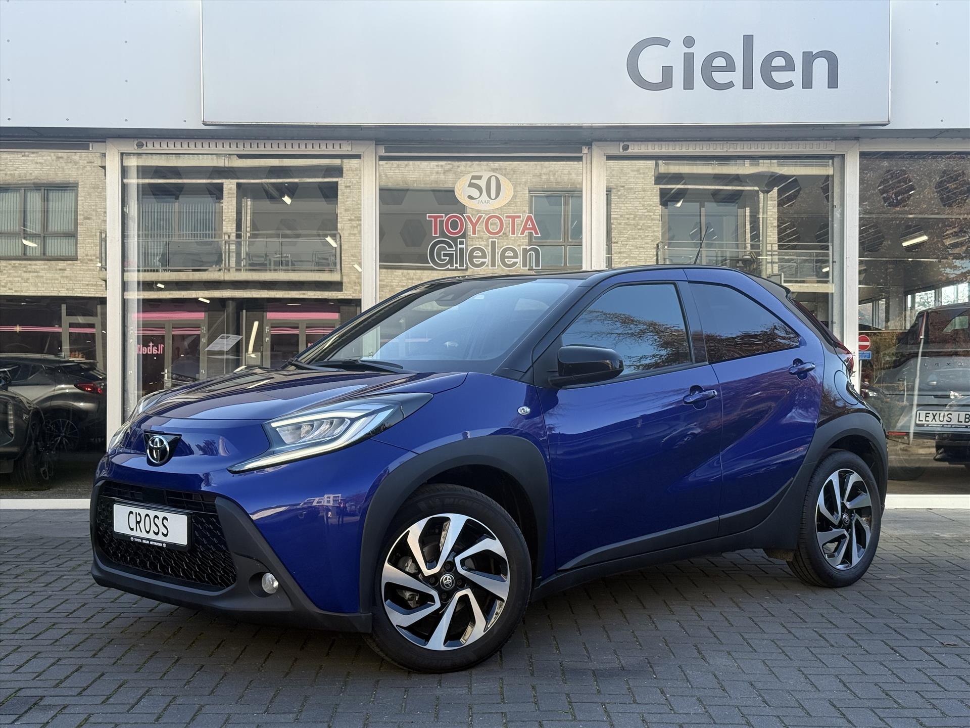 Toyota Aygo X 1.0 VVT-i MT Pulse Plus | Parkeersensoren, Keyless, Startknop, Stoelverwarming, Apple CarPlay/Android Auto,17inch, Bi-Tone 49108985-0.jpg | Autobedrijf Gielen