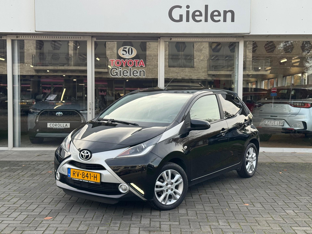 Toyota Aygo 1.0 VVT-i X-Joy | Eerste eigenaar, Lichtmetalen velgen, Climate control, Privacy glass, Nieuw geleverd & onderhouden 49151121-0.jpg | Autobedrijf Gielen