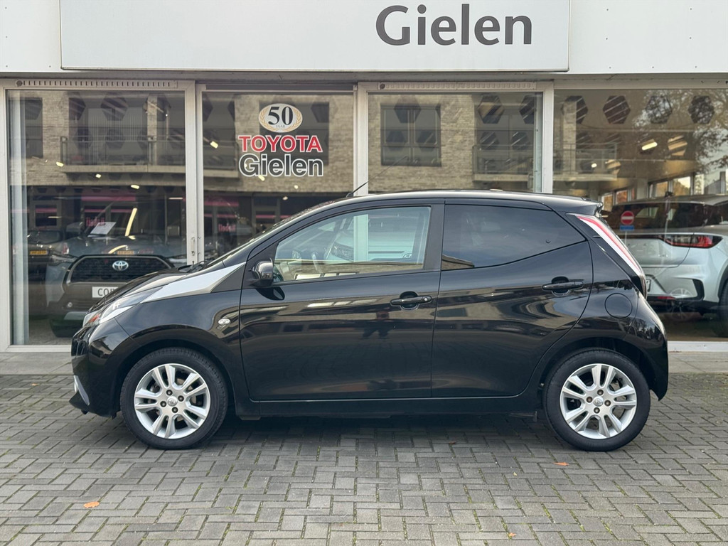Toyota Aygo 1.0 VVT-i X-Joy | Eerste eigenaar, Lichtmetalen velgen, Climate control, Privacy glass, Nieuw geleverd & onderhouden 49151121-1.jpg | Autobedrijf Gielen