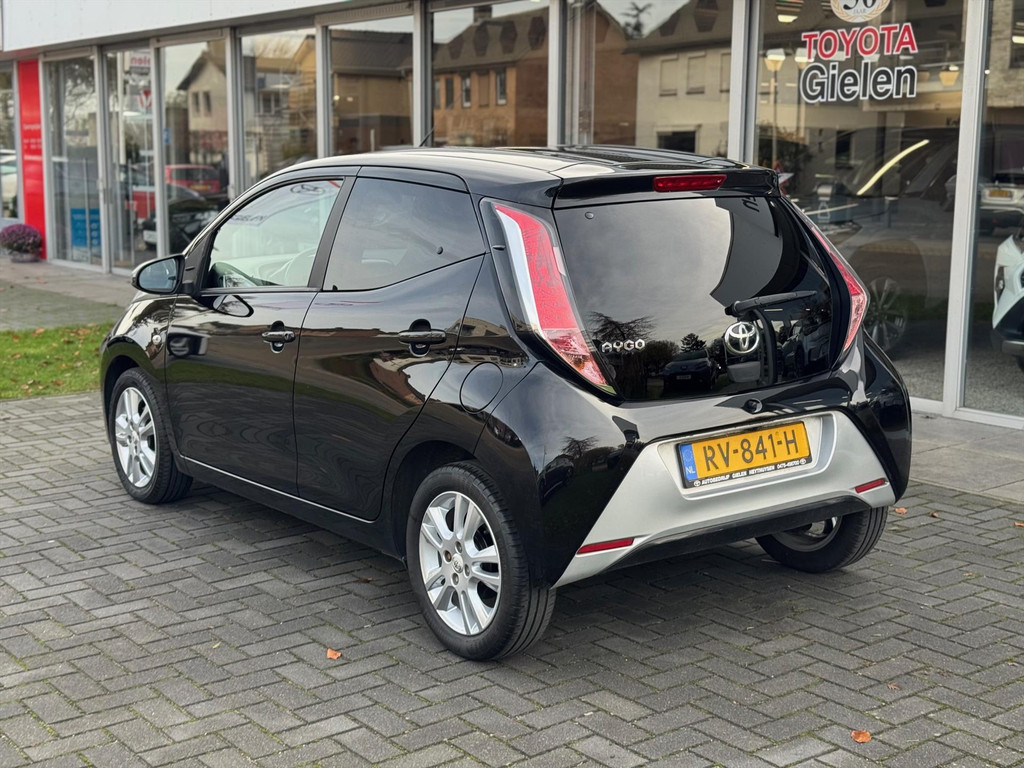 Toyota Aygo 1.0 VVT-i X-Joy | Eerste eigenaar, Lichtmetalen velgen, Climate control, Privacy glass, Nieuw geleverd & onderhouden 49151121-2.jpg | Autobedrijf Gielen