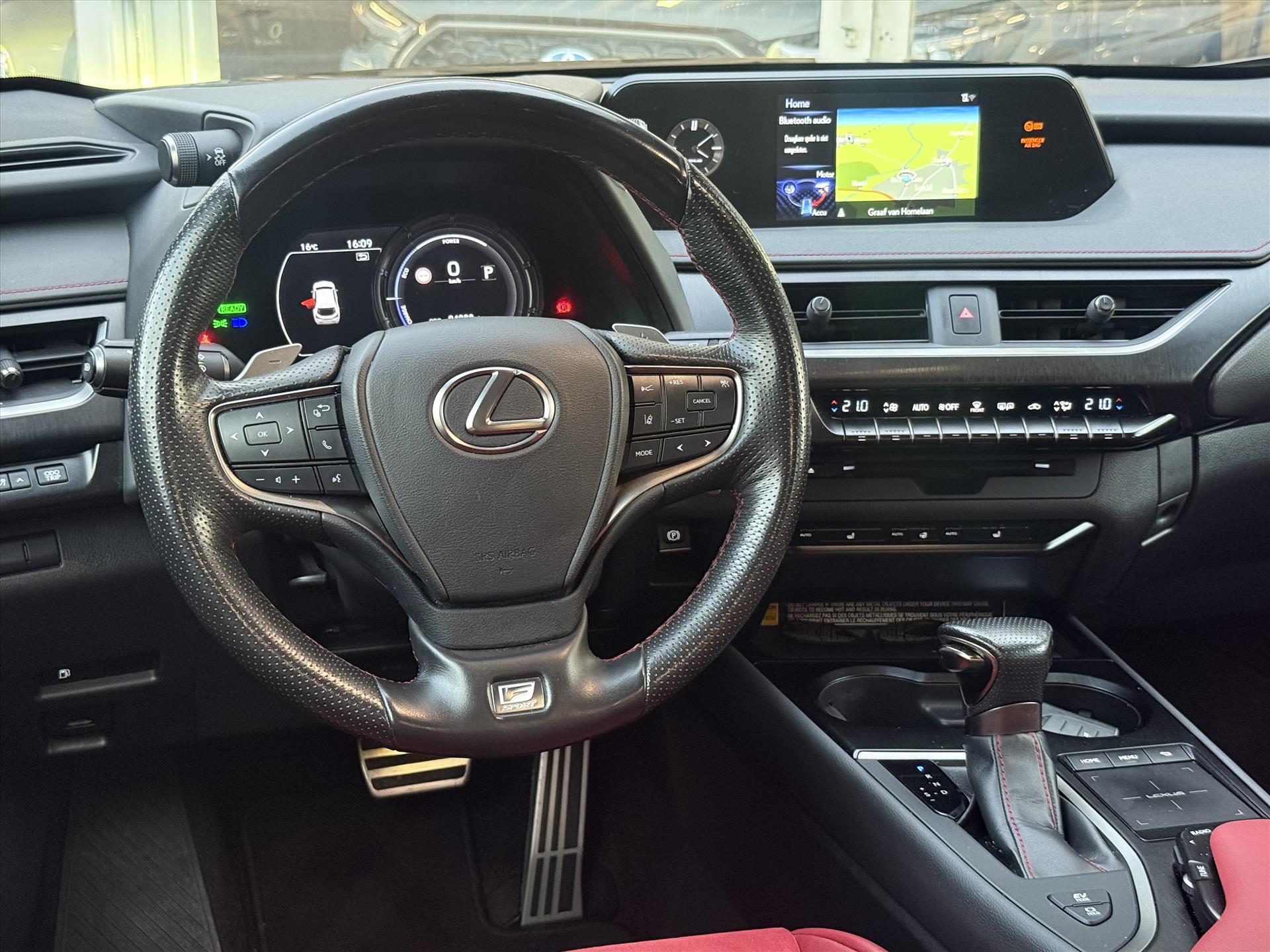 Lexus UX 250h F Sport Line | Trekhaak, Head up display, Parkeersensoren, 18 inch, Elektrische bedienbare stoel, Stoel + Stuurverwarming 49204021-4.jpg | Autobedrijf Gielen