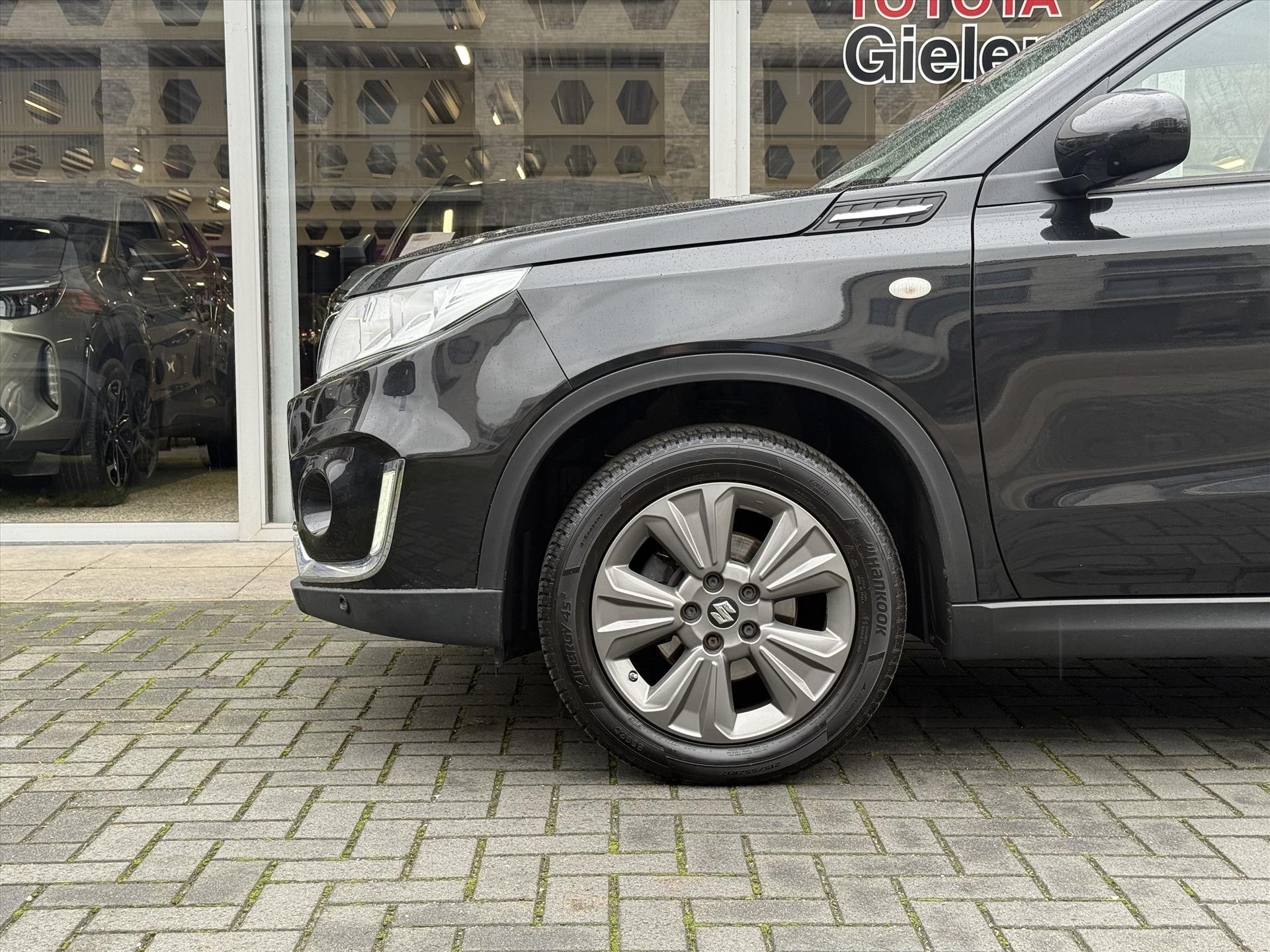 Suzuki Vitara 1.0 Boosterjet Select | Parkeersensoren, Stoelverwarming, Apple CarPlay/Android Auto, 17inch, Parkeercamera, Climate Control 49364795-1.jpg | Autobedrijf Gielen