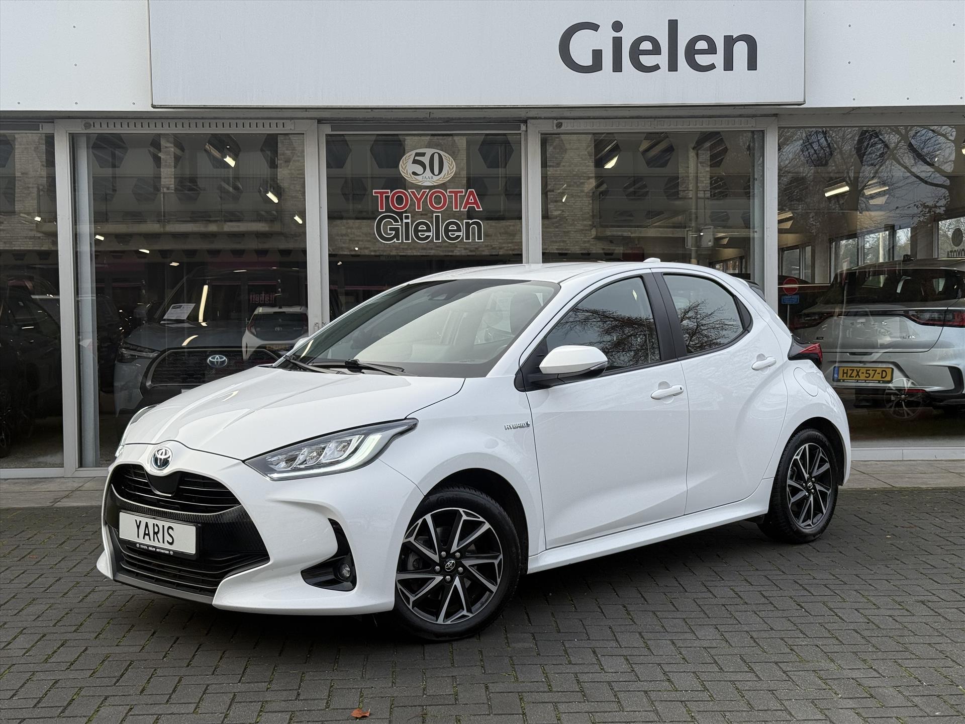 Toyota Yaris 1.5 Hybrid Dynamic | Navigatie, 16 inch, LED, Apple CarPlay/Android Auto, Licht + Regensensor, Parkeercamera 49369586-0.jpg | Autobedrijf Gielen