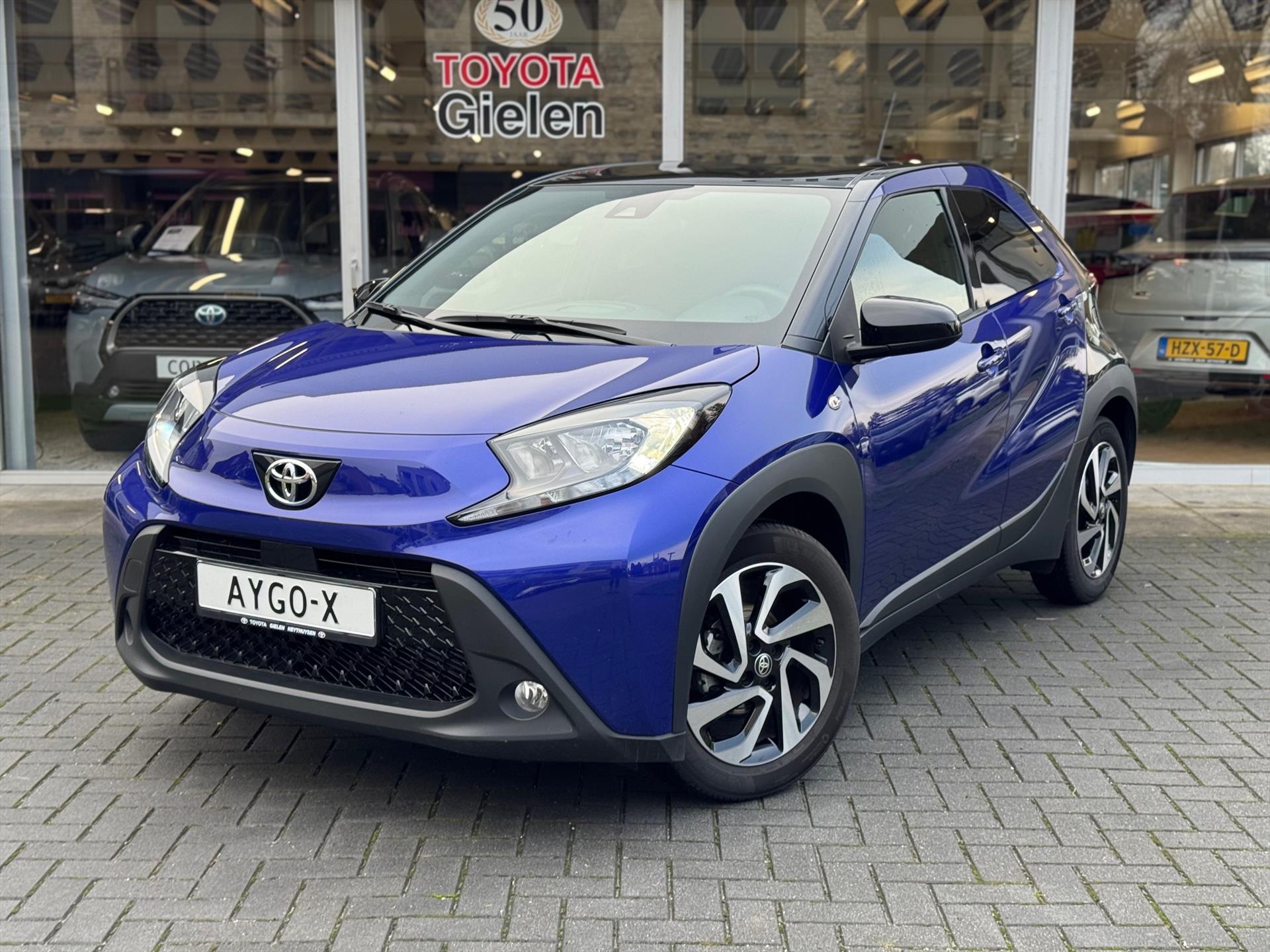 Toyota Aygo X 1.0 VVT-i MT Pulse Bi-tone | Juniper blue, 17 inch, Privacy glass, Apple CarPlay/Android auto, Airconditioning, Parkeercamera 49376333-3.jpg | Autobedrijf Gielen