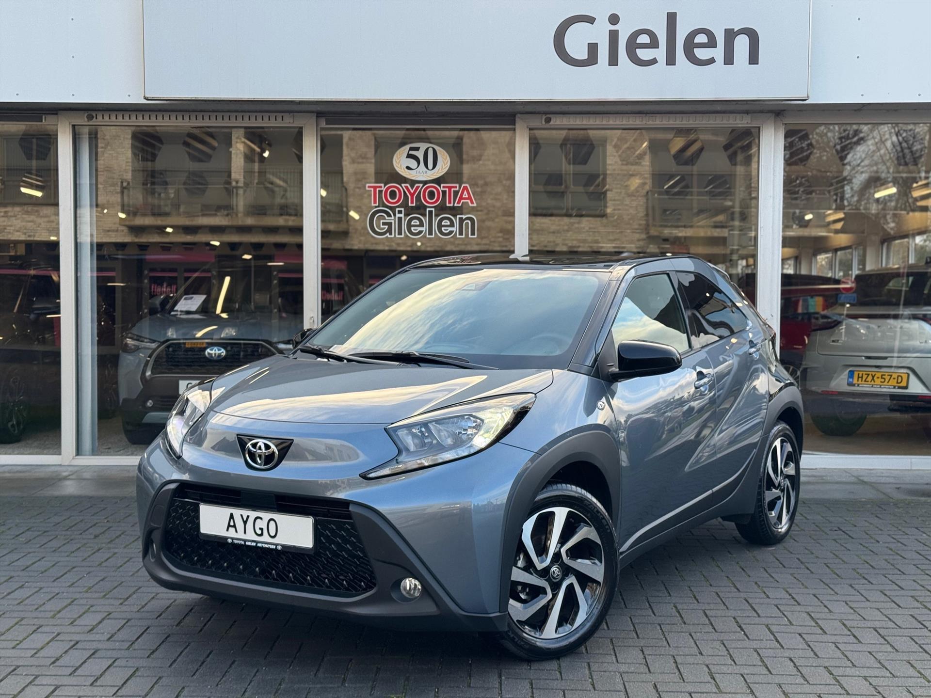 Toyota Aygo X 1.0 VVT-i MT Pulse Bi-tone | Celestite grey, 17 inch, Privacy glass, Apple CarPlay/Android auto, Airconditioning, Parkeercamera 49376405-0.jpg | Autobedrijf Gielen