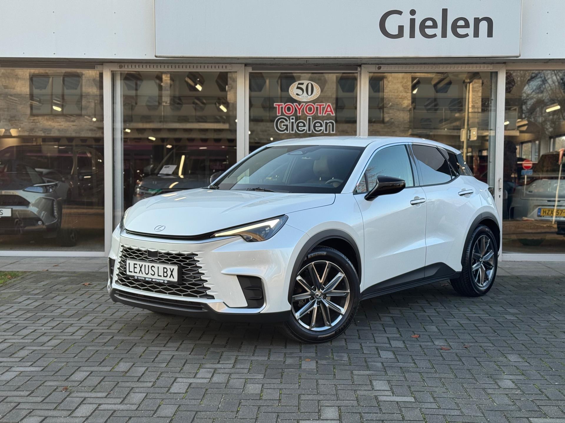 Lexus LBX 1.5 Hybrid Elegant | Leer, Privacy Glass, Stoel + Stuurverwarming, Dodehoekherkenning, Parkeersensoren, 18 inch 49392056-0.jpg | Autobedrijf Gielen