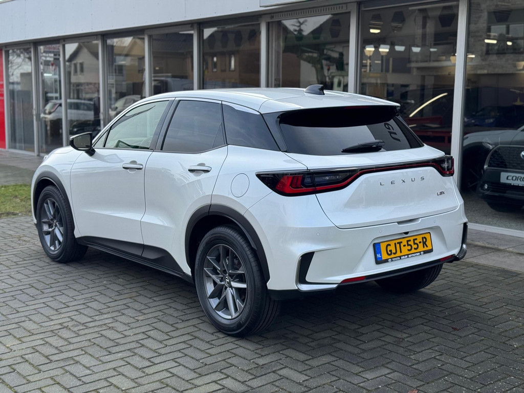 Lexus LBX 1.5 Hybrid Elegant | Leer, Privacy Glass, Stoel + Stuurverwarming, Dodehoekherkenning, Parkeersensoren, 17 inch 49392056-2.jpg | Autobedrijf Gielen