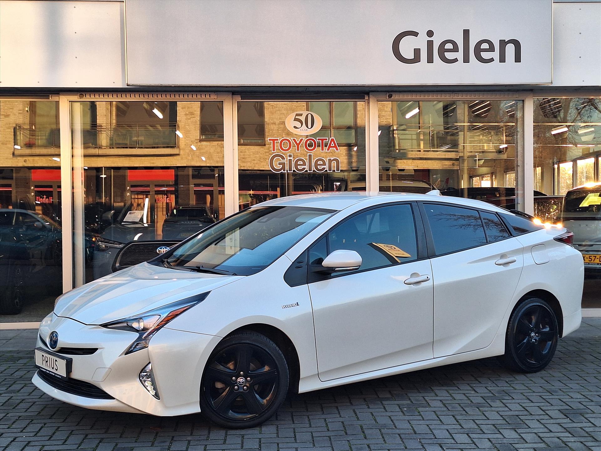 Toyota Prius 1.8 Full Hybrid Dynamic | Head up display, Stoelverwarming, Keyless, Navigatie, Parkeercamera, Adaptive cruise control 49398801-0.jpg | Autobedrijf Gielen