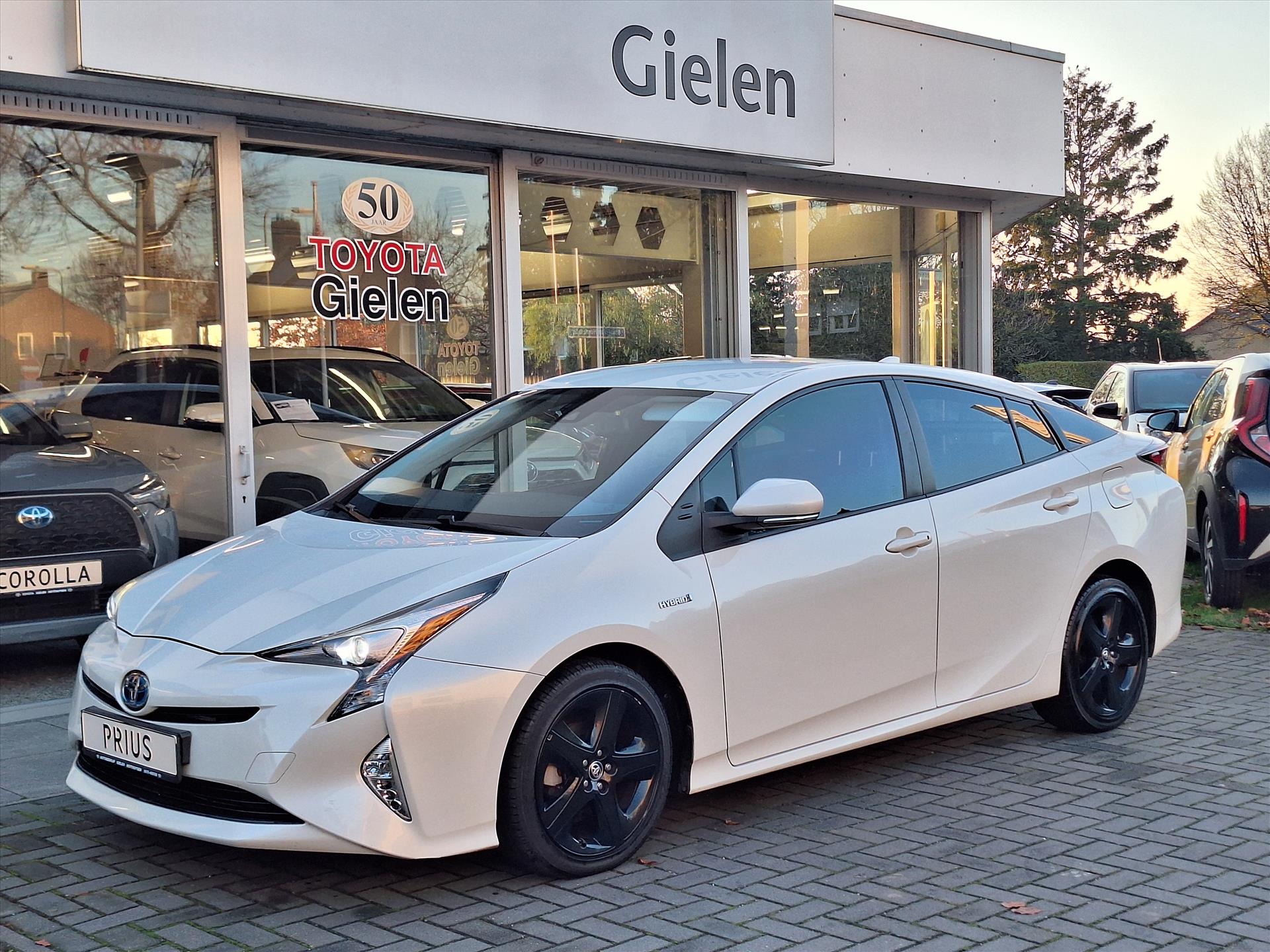 Toyota Prius 1.8 Full Hybrid Dynamic | Head up display, Stoelverwarming, Keyless, Navigatie, Parkeercamera, Adaptive cruise control 49398801-3.jpg | Autobedrijf Gielen
