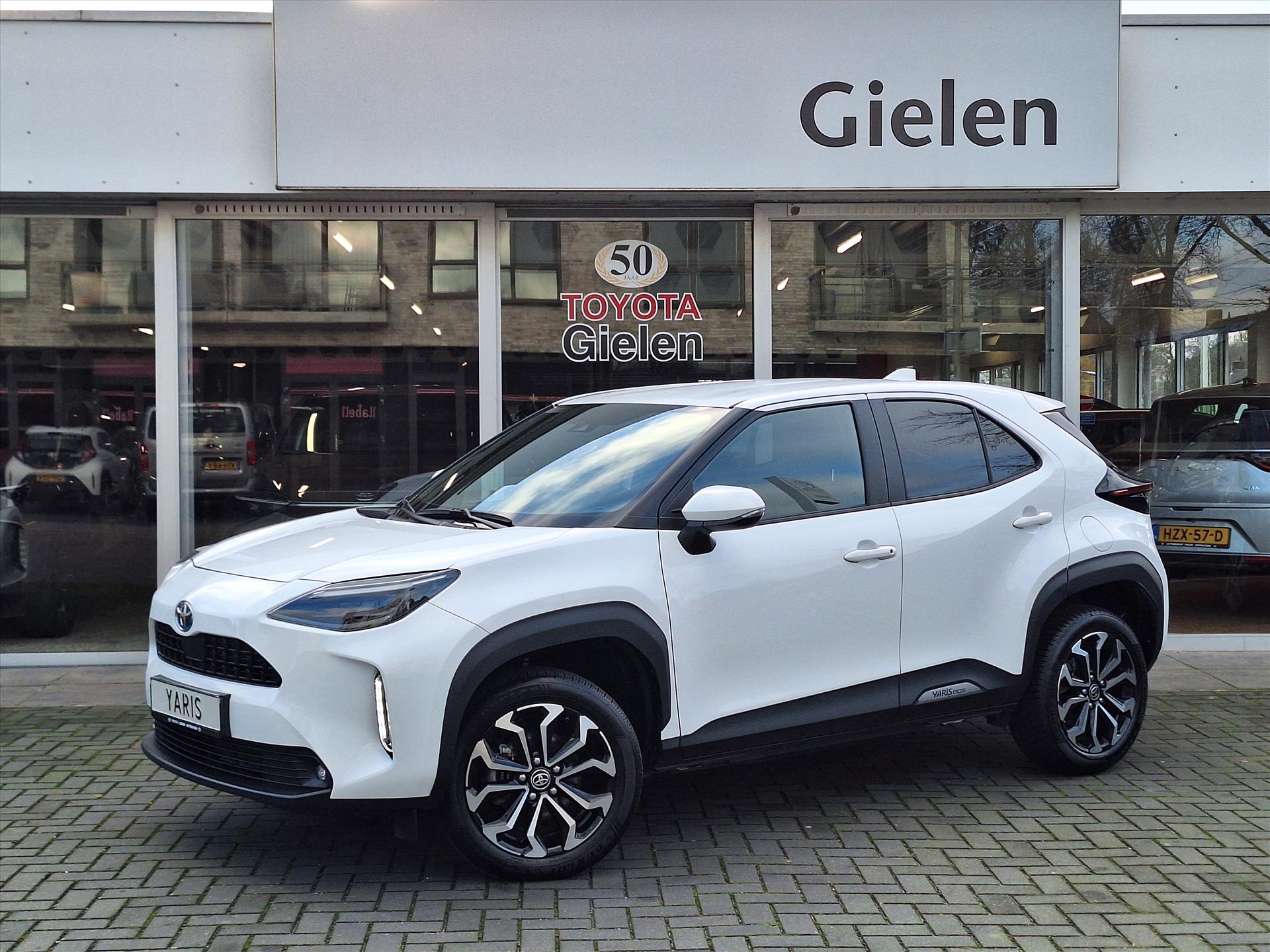 Toyota Yaris Cross 1.5 Hybrid Dynamic plus | Smart Connect, Stoelverwarming, Keyless, 17 inch, Privacy glass, Adaptive cruise control 49688924-0.jpg | Autobedrijf Gielen