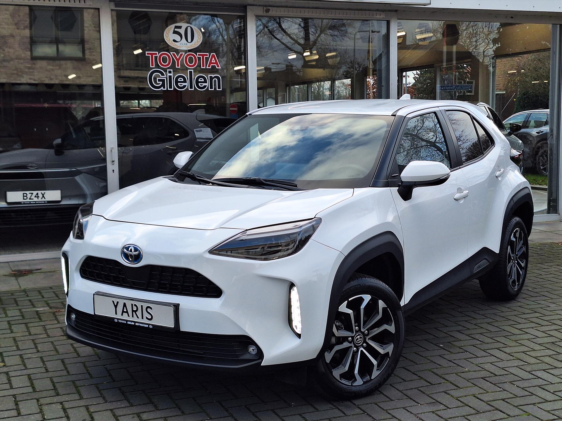 Toyota Yaris Cross 1.5 Hybrid Dynamic plus | Smart Connect, Stoelverwarming, Keyless, 17 inch, Privacy glass, Adaptive cruise control 49688924-2.jpg | Autobedrijf Gielen