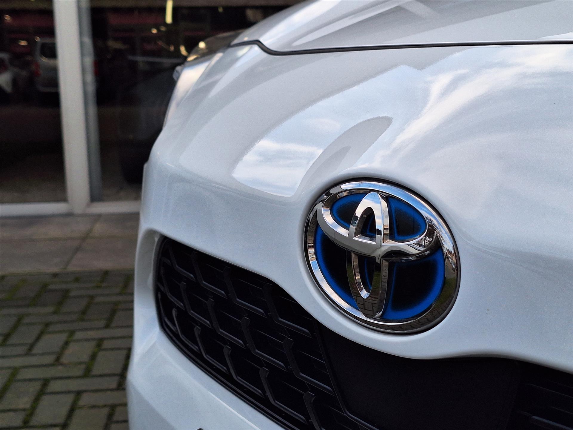 Toyota Yaris Cross 1.5 Hybrid Dynamic plus | Smart Connect, Stoelverwarming, Keyless, 17 inch, Privacy glass, Adaptive cruise control 49688924-3.jpg | Autobedrijf Gielen