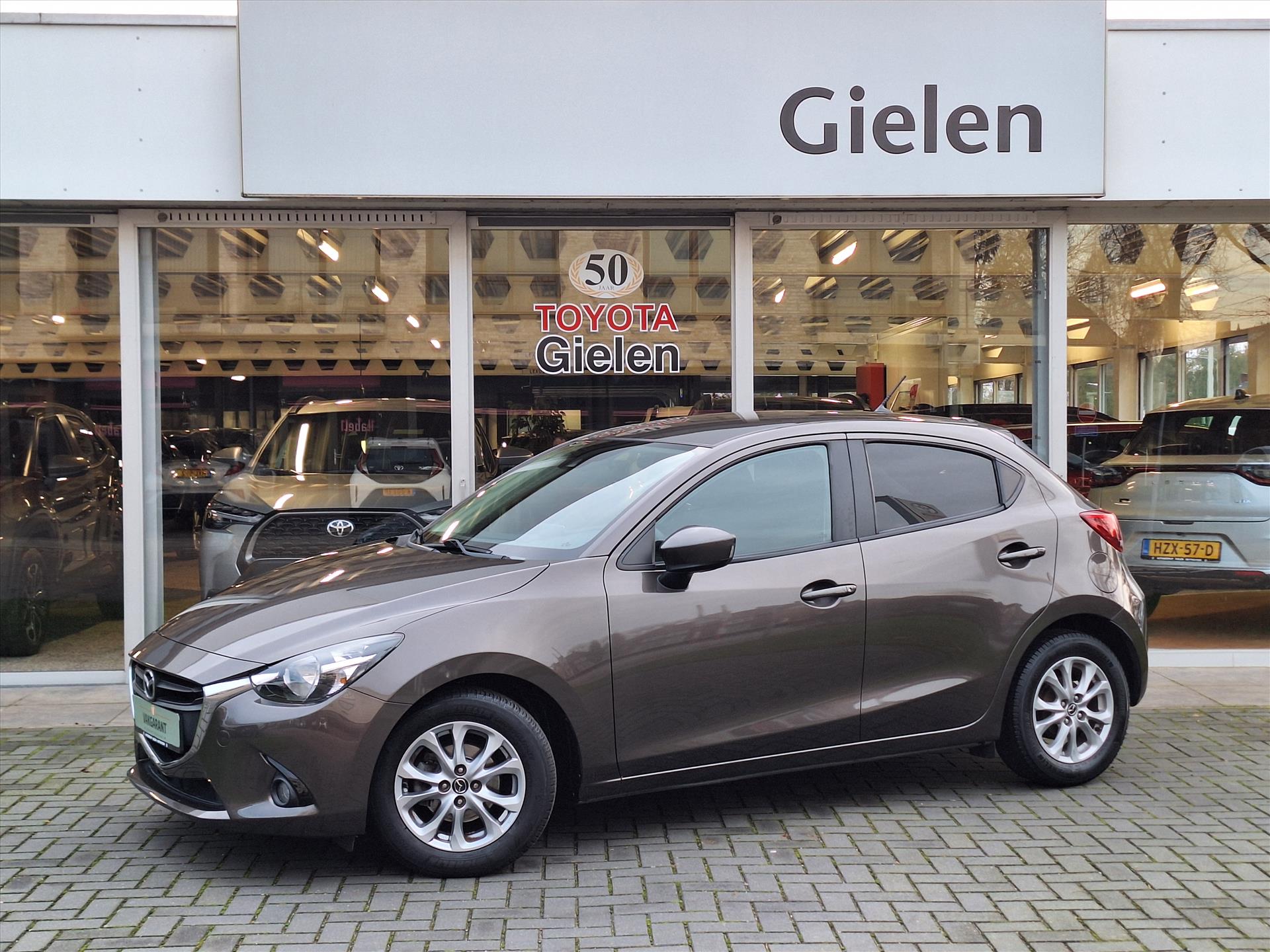 Mazda 2 1.5 SKYACTIV-G 90PK Intro Edition | Navigatie, Cruise control, Airconditioning, 15 inch, Privacy glass 49717981-0.jpg | Autobedrijf Gielen