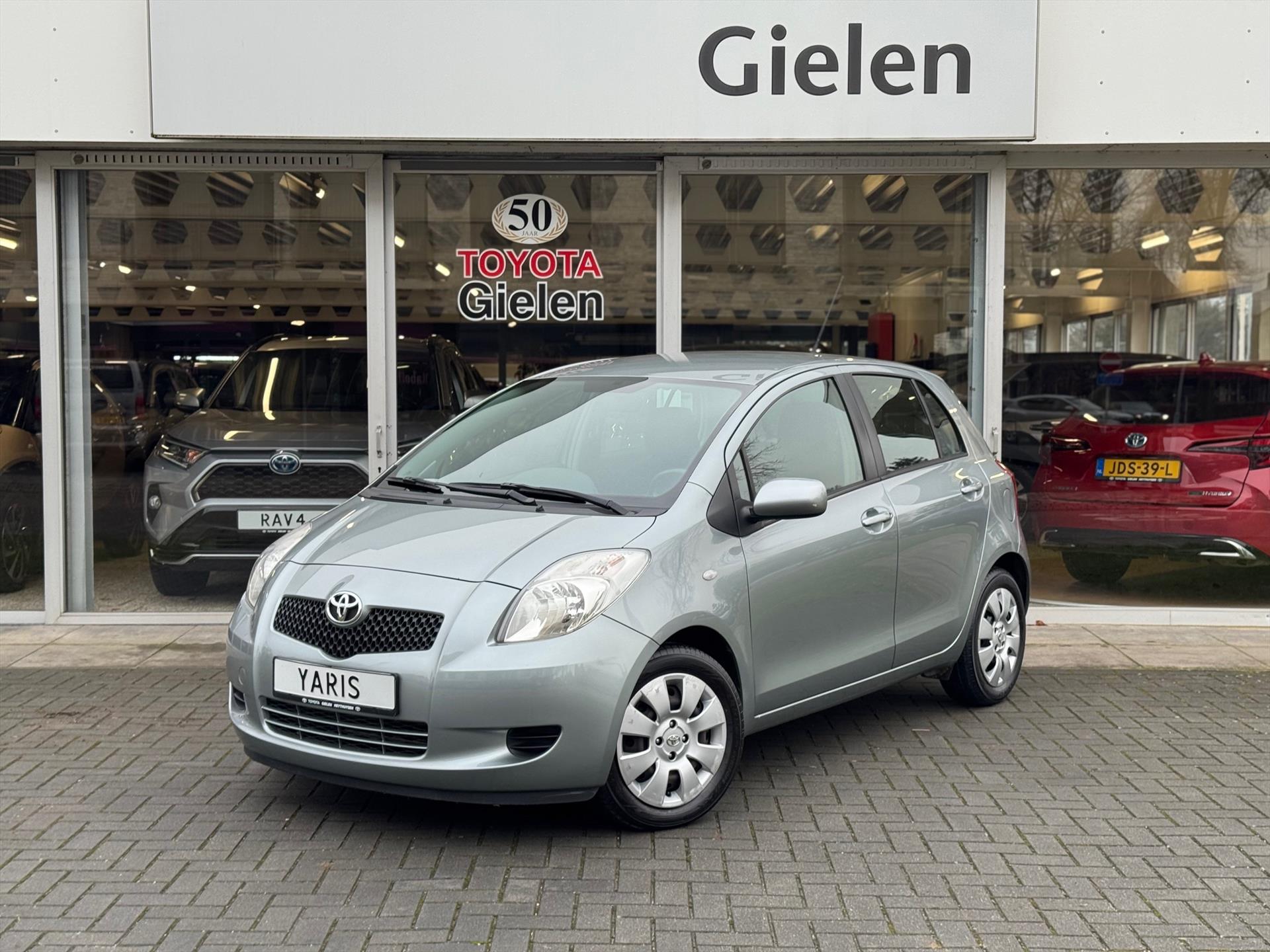 Toyota Yaris 1.3 VVT-I Automaat Sol | Airco, Centrale deurvergrendeling, Elektrische ramen, Unieke KM Stand! 49784714-0.jpg | Autobedrijf Gielen