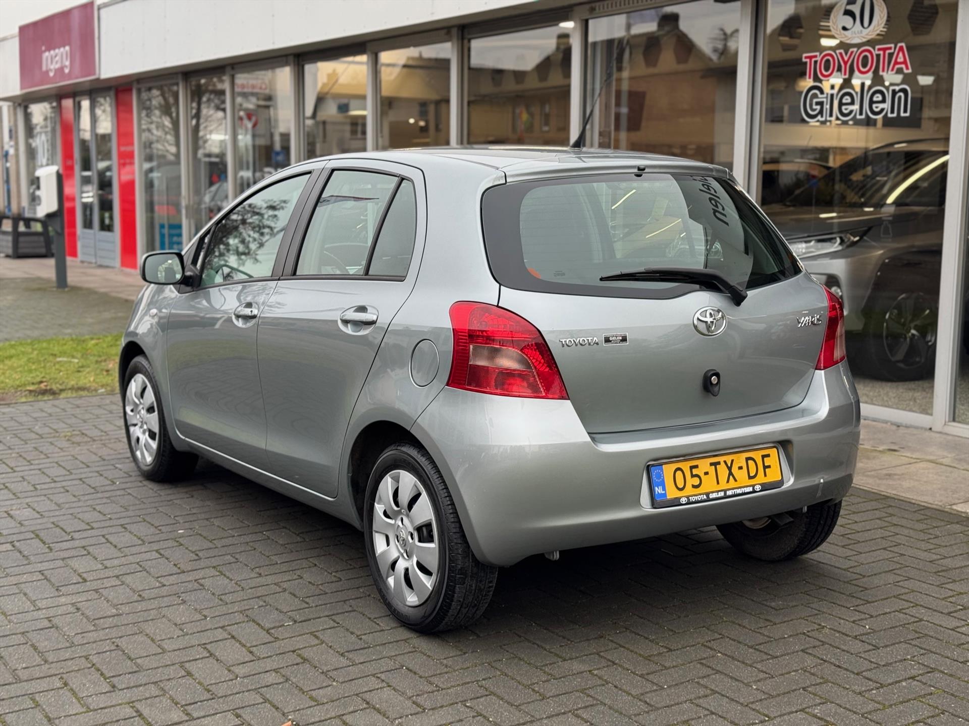 Toyota Yaris 1.3 VVT-I Automaat Sol | Airco, Centrale deurvergrendeling, Elektrische ramen, Unieke KM Stand! 49784714-2.jpg | Autobedrijf Gielen