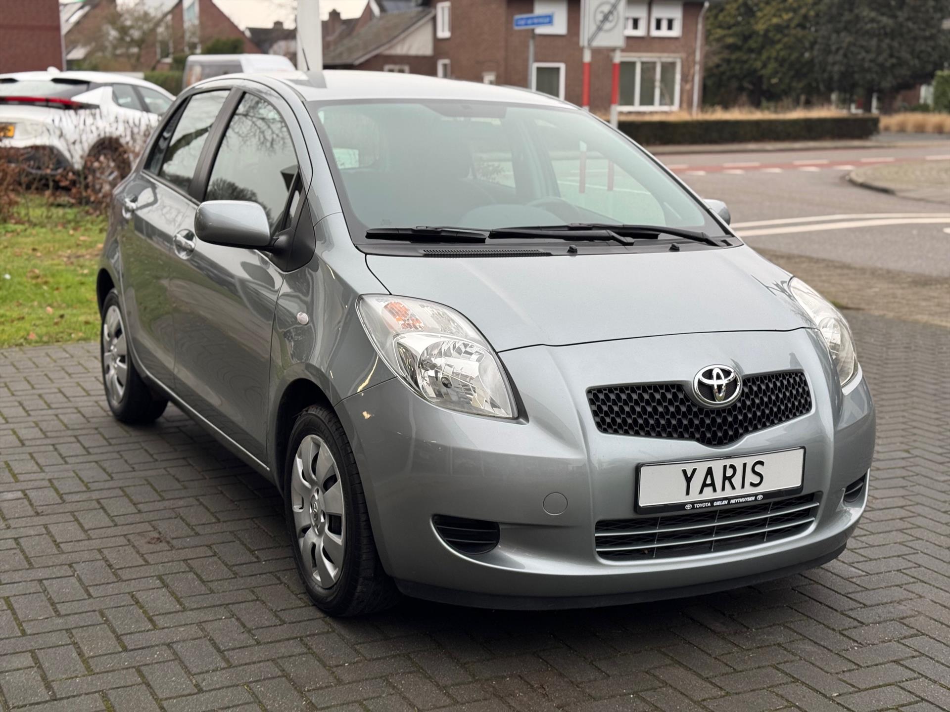 Toyota Yaris 1.3 VVT-I Automaat Sol | Airco, Centrale deurvergrendeling, Elektrische ramen, Unieke KM Stand! 49784714-4.jpg | Autobedrijf Gielen