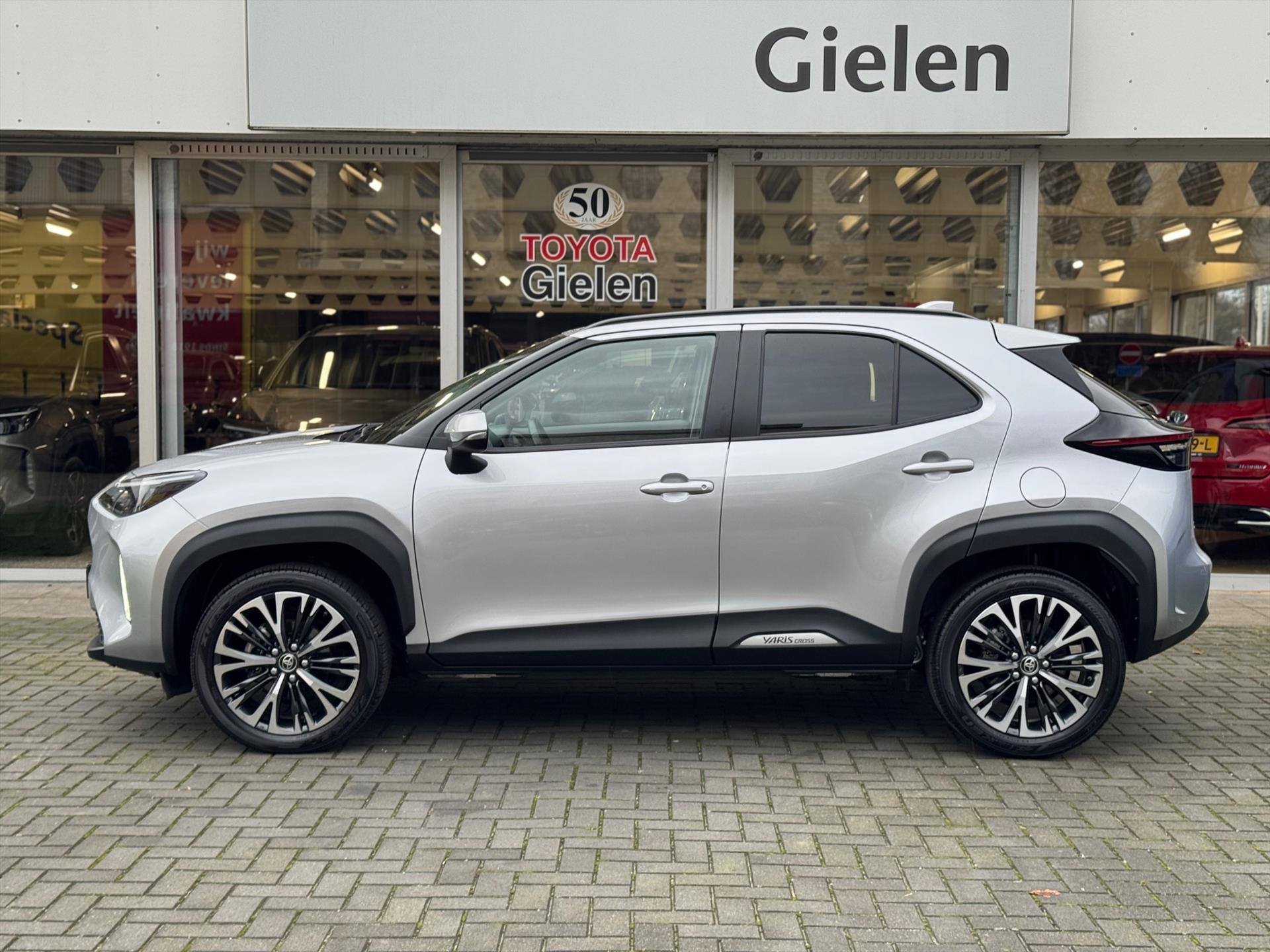 Toyota Yaris Cross 1.5 Hybrid 130pk Executive Limited | Elektrische achterklep, Stoel + Stuurverwarming, 18 inch, Dodehoekherkenning, Parkeersensor 49817167-2.jpg | Autobedrijf Gielen