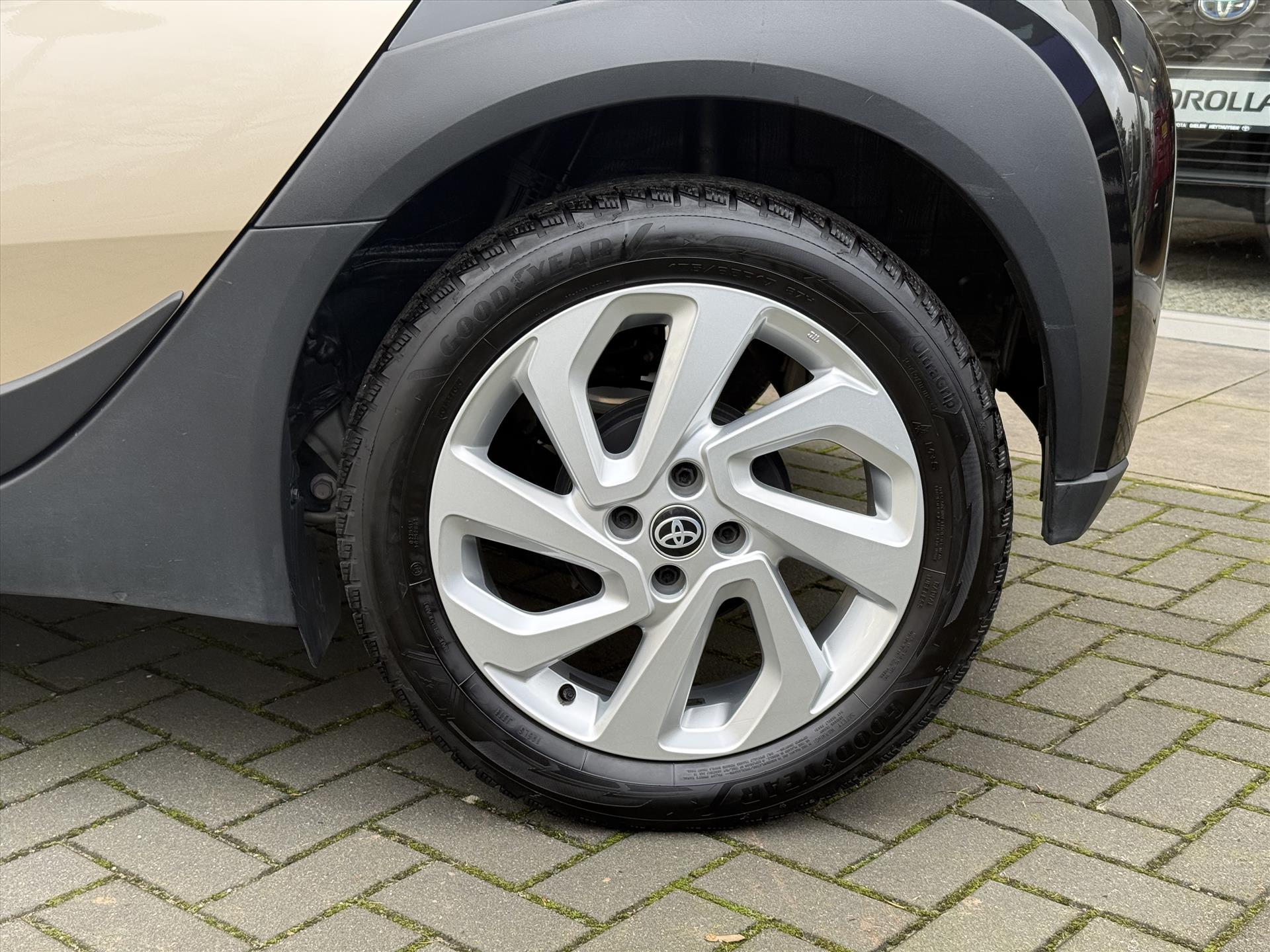 Toyota Aygo X 1.0 VVT-i Pulse Automaat | Stoelverwarming, Apple CarPlay/Android auto, Bi-Tone, Parkeercamera, Lichtmetalen velgen 49897985-3.jpg | Autobedrijf Gielen