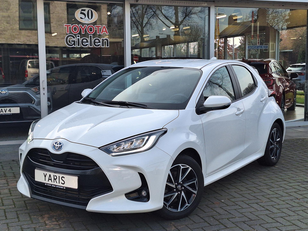 Toyota Yaris 1.5 Hybrid Dynamic Plus | Stoelverwarming, Keyless, Startknop, Apple CarPlay/Android Auto, Parkeercamera 49947776-1.jpg | Autobedrijf Gielen