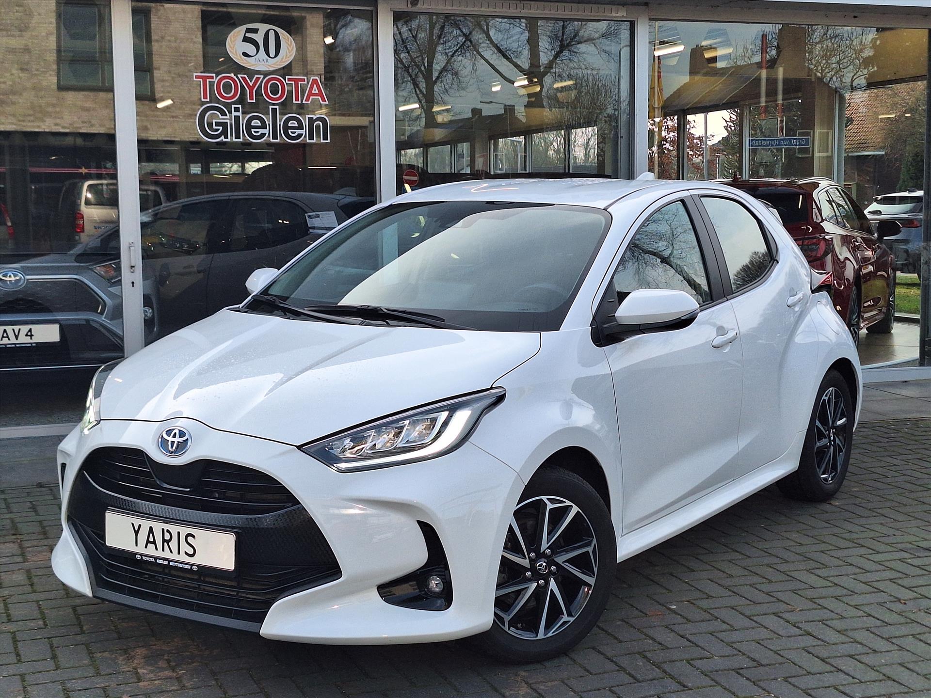 Toyota Yaris 1.5 Hybrid Dynamic Plus | Stoelverwarming, Keyless, Startknop, Apple CarPlay/Android Auto, Parkeercamera 49947776-2.jpg | Autobedrijf Gielen