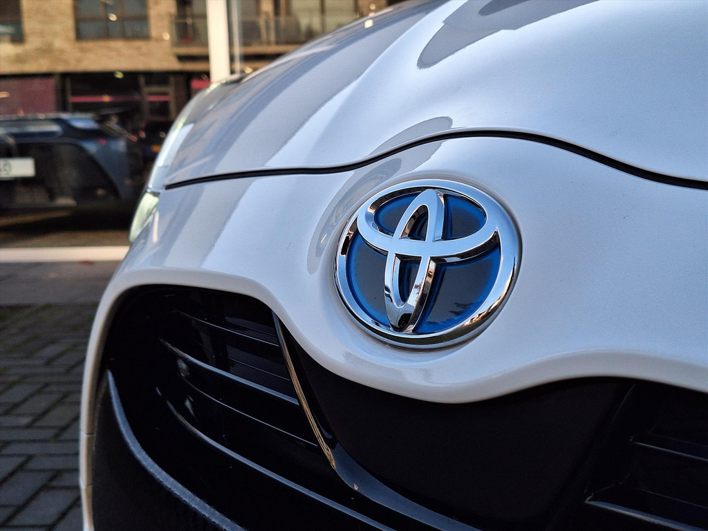 Toyota Yaris 1.5 Hybrid Dynamic Plus | Stoelverwarming, Keyless, Startknop, Apple CarPlay/Android Auto, Parkeercamera 49947776-3.jpg | Autobedrijf Gielen