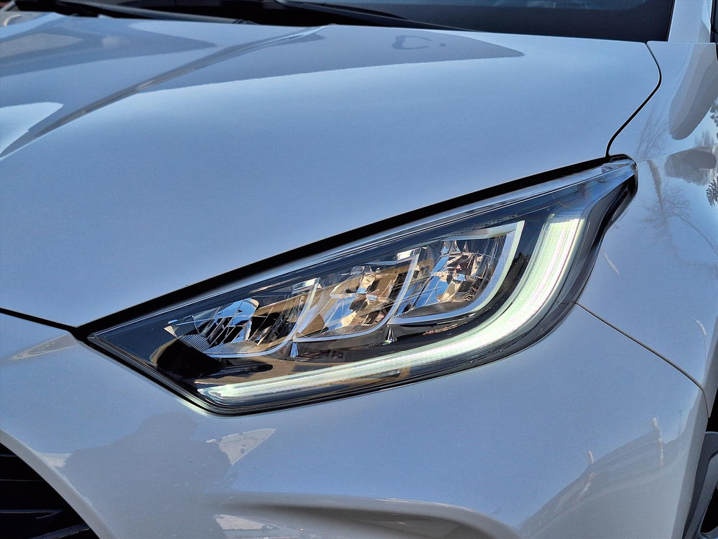 Toyota Yaris 1.5 Hybrid Dynamic Plus | Stoelverwarming, Keyless, Startknop, Apple CarPlay/Android Auto, Parkeercamera 49947776-4.jpg | Autobedrijf Gielen