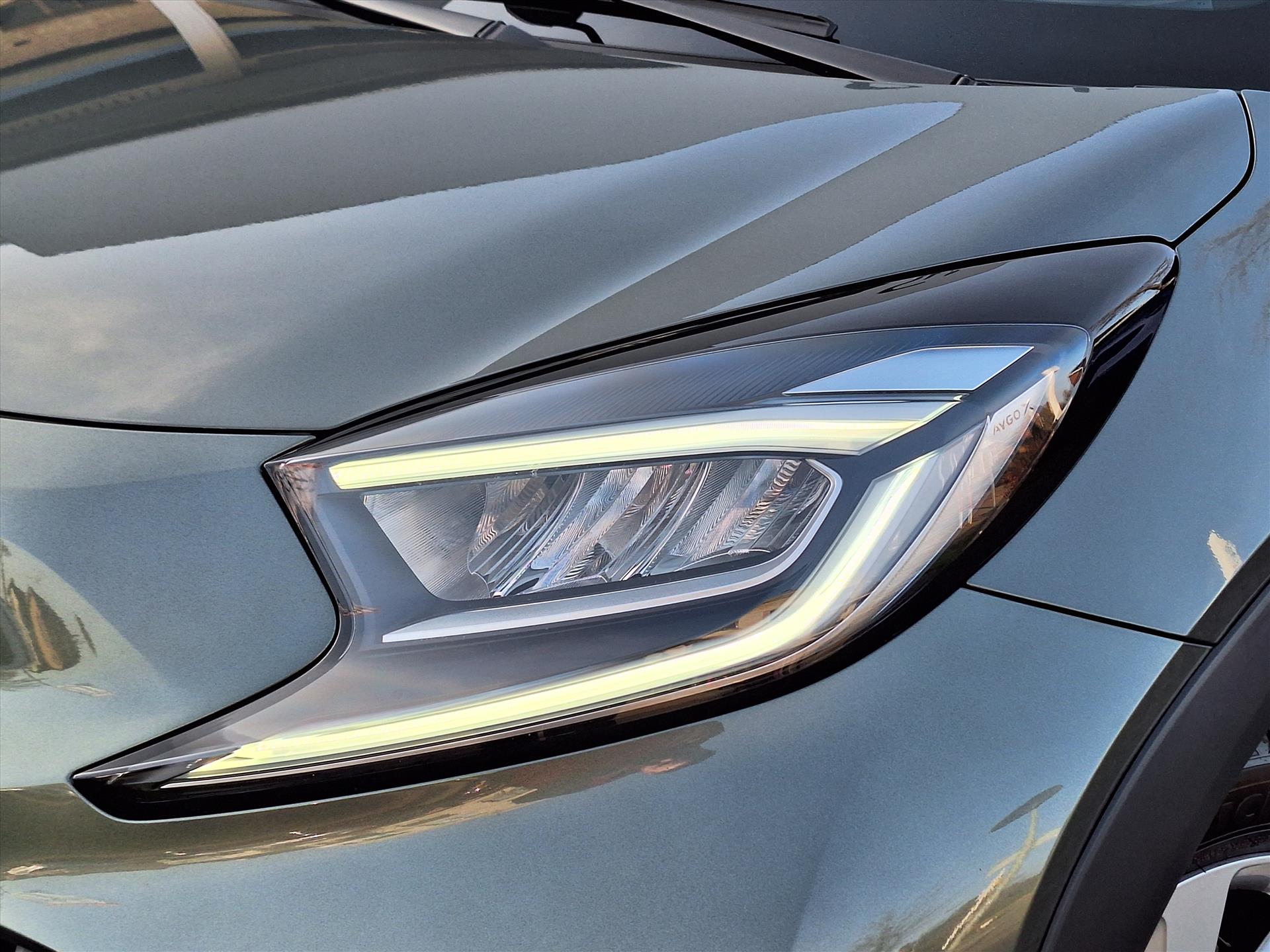 Toyota Aygo X 1.0 VVT-i MT Pulse Premium | Keyless, Stoelverwarming, Startknop, Bi-Tone, Apple CarPlay/Android Auto, Climate control 49947995-4.jpg | Autobedrijf Gielen