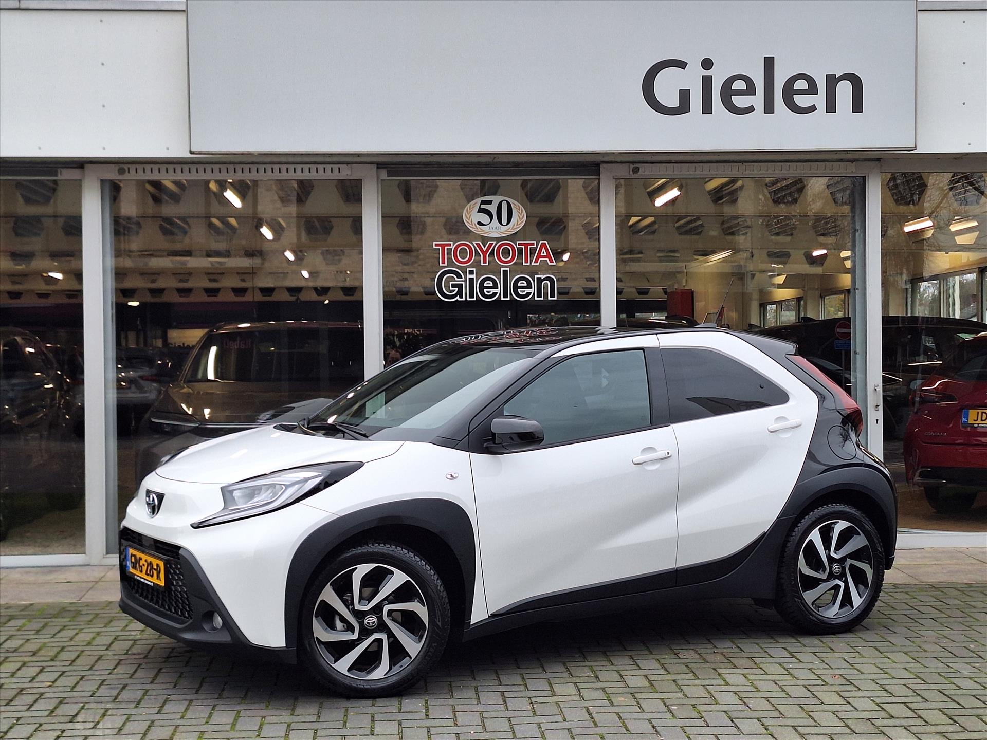 Toyota Aygo X 1.0 VVT-i S-CVT Pulse Automaat | Eerste eigenaar, Bi-Tone, Apple CarPlay/Android auto, Climate control, November 2024 49980969-0.jpg | Autobedrijf Gielen