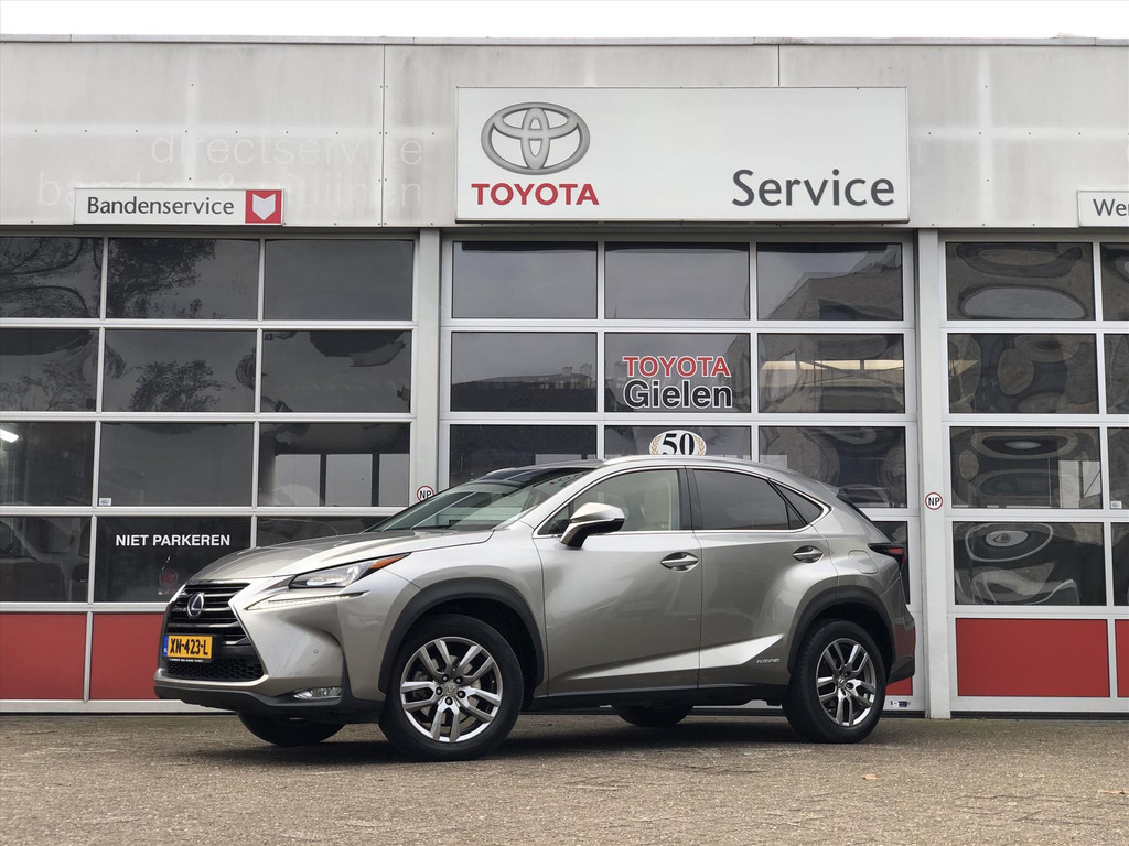 Lexus NX 300h AWD Luxury Line | Trekhaak, Navigatie, Leer, Stoelverwarming, Parkeersensoren, 18 inch, 1.500KG Trekgewicht, Zeer compleet! 49990648-1.jpg | Autobedrijf Gielen