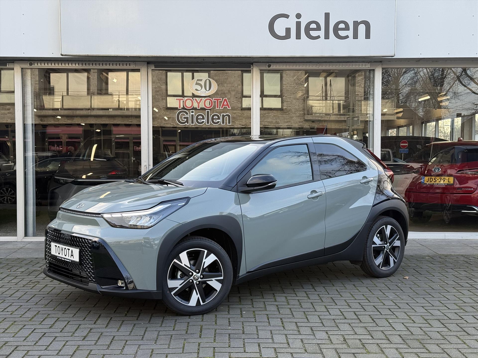 Toyota Aygo X 1.5 Hybrid 116pk CVT Pulse Bi-Tone | Apple CarPlay/Android auto, Privacy glass, Lichtmetalen velgen 50016719-0.jpg | Autobedrijf Gielen