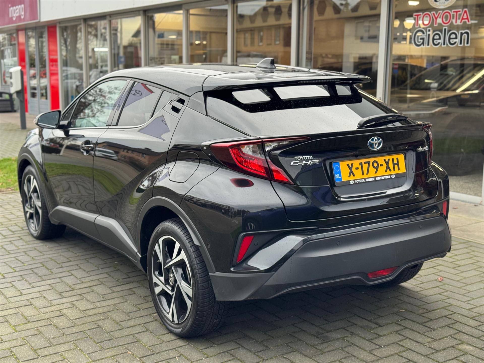 Toyota C-HR 1.8 Hybrid Style | Nieuwe multimedia, Dodehoekherkenning, Stoel + Stuurverwarming, Keyless, 18 inch 50057455-3.jpg | Autobedrijf Gielen