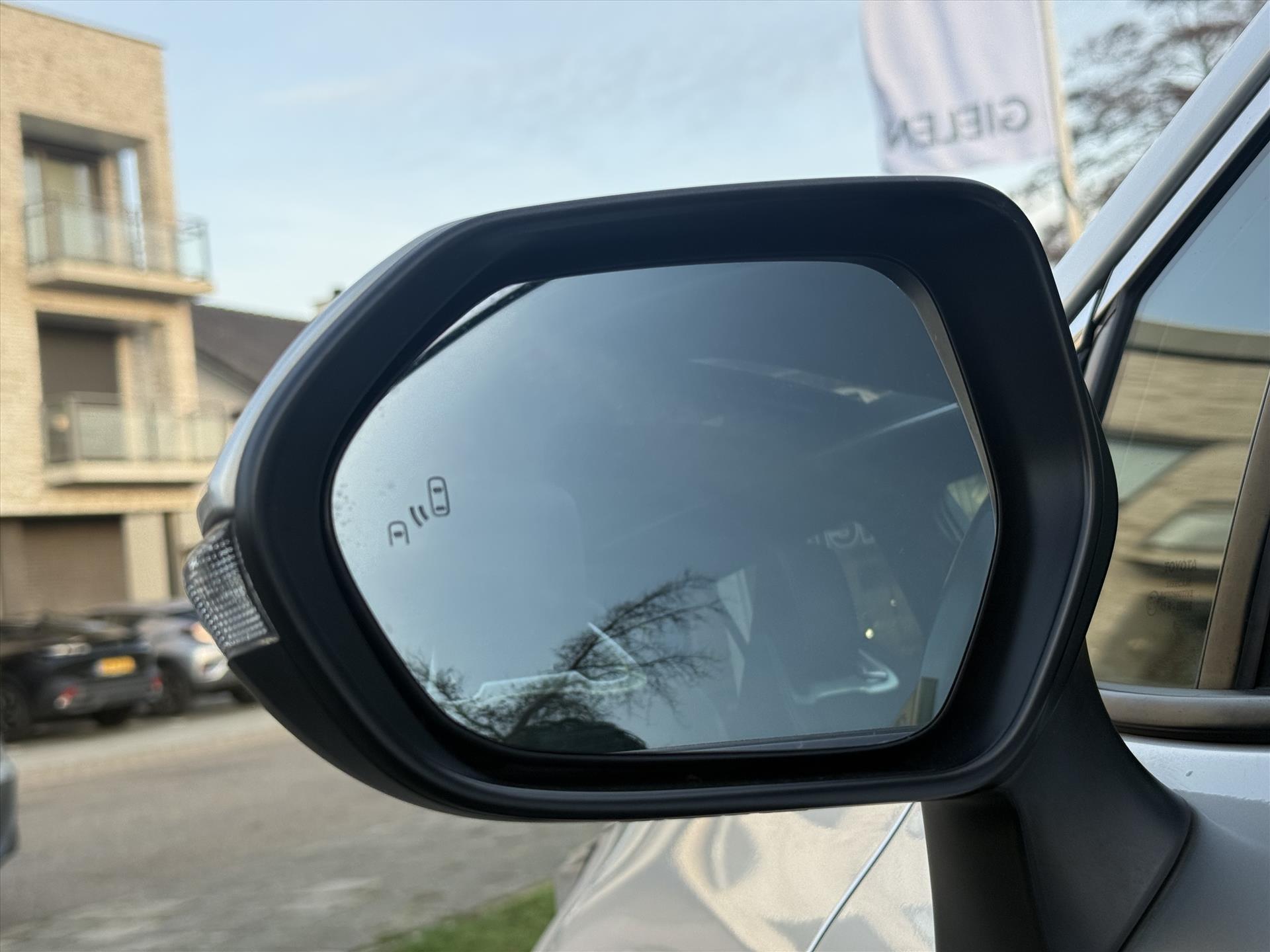 Toyota Corolla Touring Sports 2.0 Hybrid Premium | Panoramadak, JBL, Dodehoekherkenning, Parkeersensoren, Elektrische achterklep, 18 inch 50071718-3.jpg | Autobedrijf Gielen