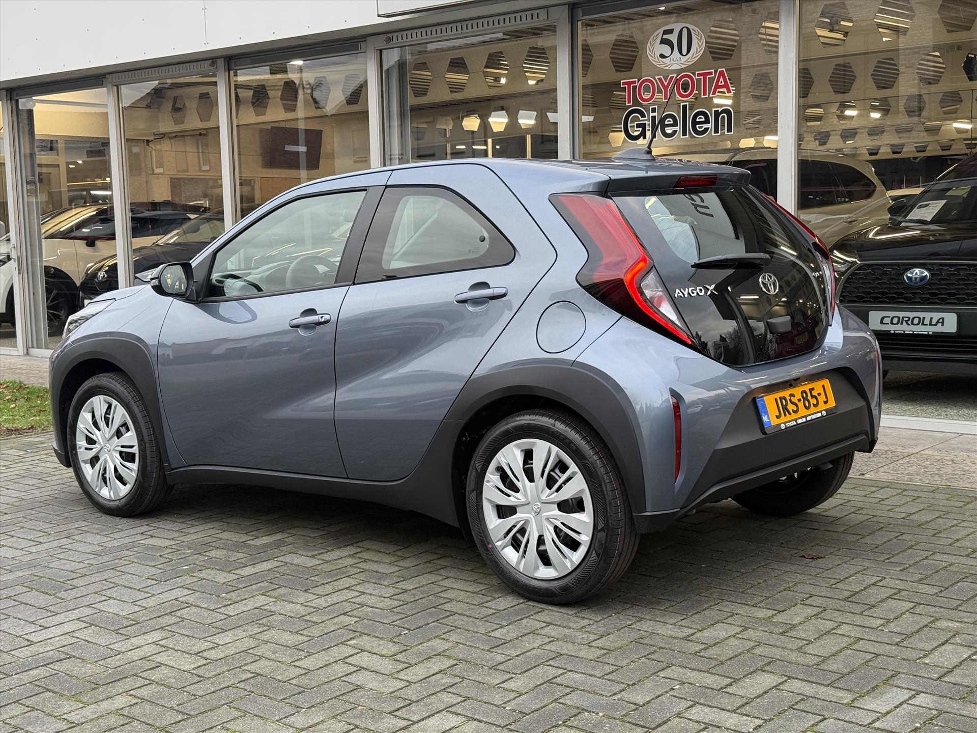 Toyota Aygo X 1.5 Hybrid Play | Celestite grey, Apple CarPlay/Android Auto, Parkeercamera, Adaptive cruise control 50192747-2.jpg | Autobedrijf Gielen