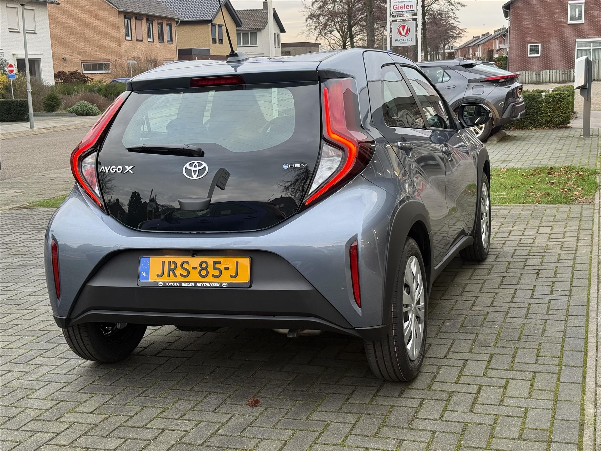 Toyota Aygo X 1.5 Hybrid Play | Celestite grey, Apple CarPlay/Android Auto, Parkeercamera, Adaptive cruise control 50192747-3.jpg | Autobedrijf Gielen