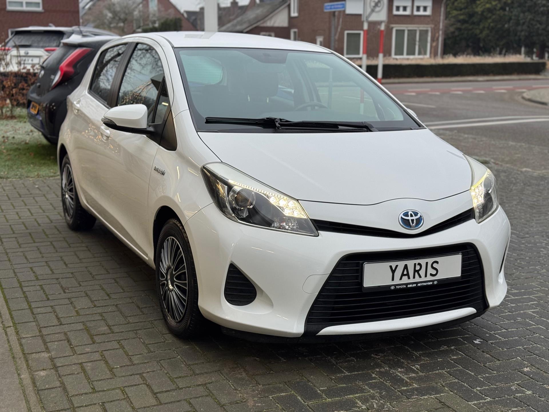 Toyota Yaris 1.5 Full Hybrid Aspiration | 2e eigenaar, Cruise control, Parkeercamera, Climate control, Bluetooth, Stuurbediening 50232545-4.jpg | Autobedrijf Gielen