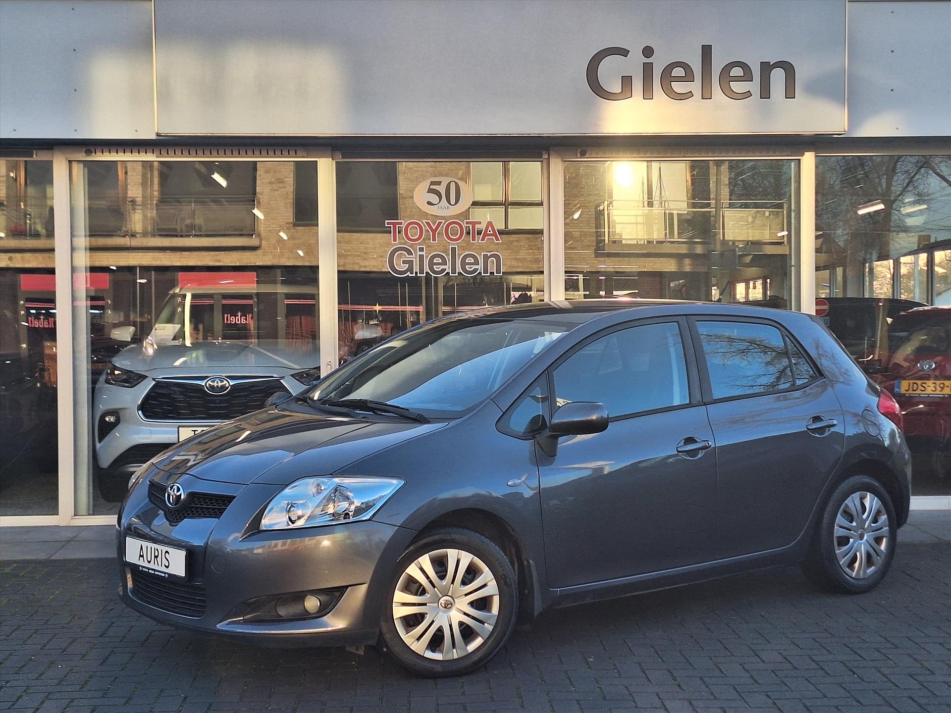 Toyota Auris 1.6 VVT-I Automaat Sol | Eerste eigenaar, Trekhaak, Cruise control, Climate control, Stuurbediening 50254560-0.jpg | Autobedrijf Gielen