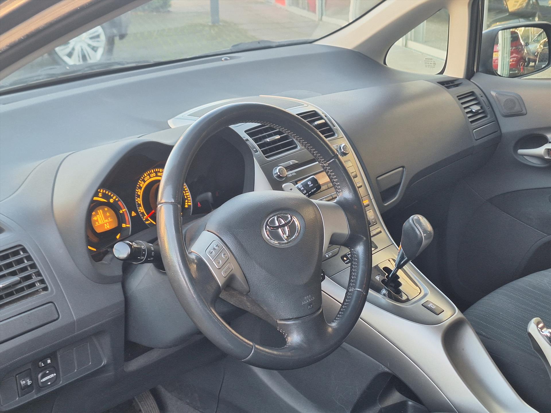 Toyota Auris 1.6 VVT-I Automaat Sol | Eerste eigenaar, Trekhaak, Cruise control, Climate control, Stuurbediening 50254560-4.jpg | Autobedrijf Gielen