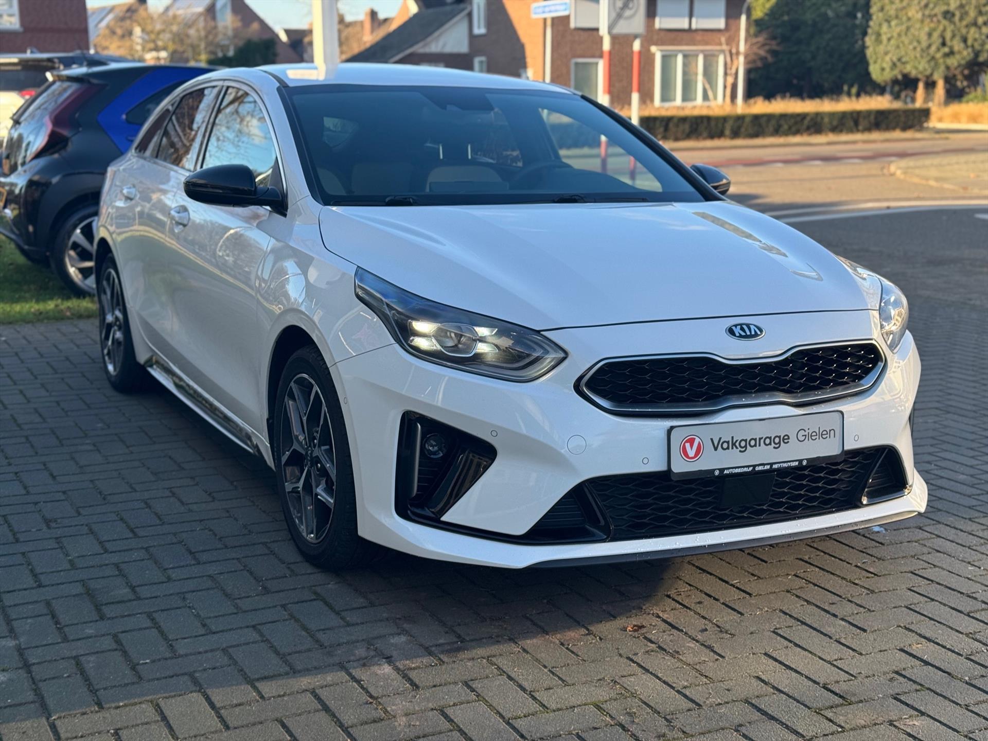 Kia ProCeed 1.5 T-GDi 160pk GT-Line Automaat | JBL, Navigatie, Parkeersensoren+camera, Adaptive cruise control, Dodehoekherkenning, Elektris 50257523-4.jpg | Autobedrijf Gielen