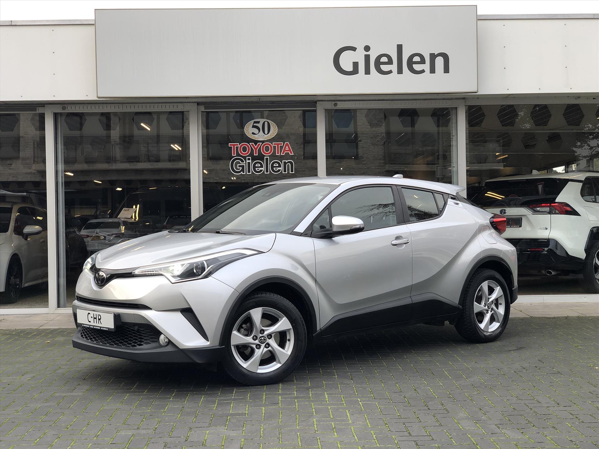 Toyota C-HR 1.2 Turbo Dynamic | Navigatie, Parkeercamera, Lichtmetalen velgen, DAB+, Keyless, Licht + Regensensor 50280594-0.jpg | Autobedrijf Gielen