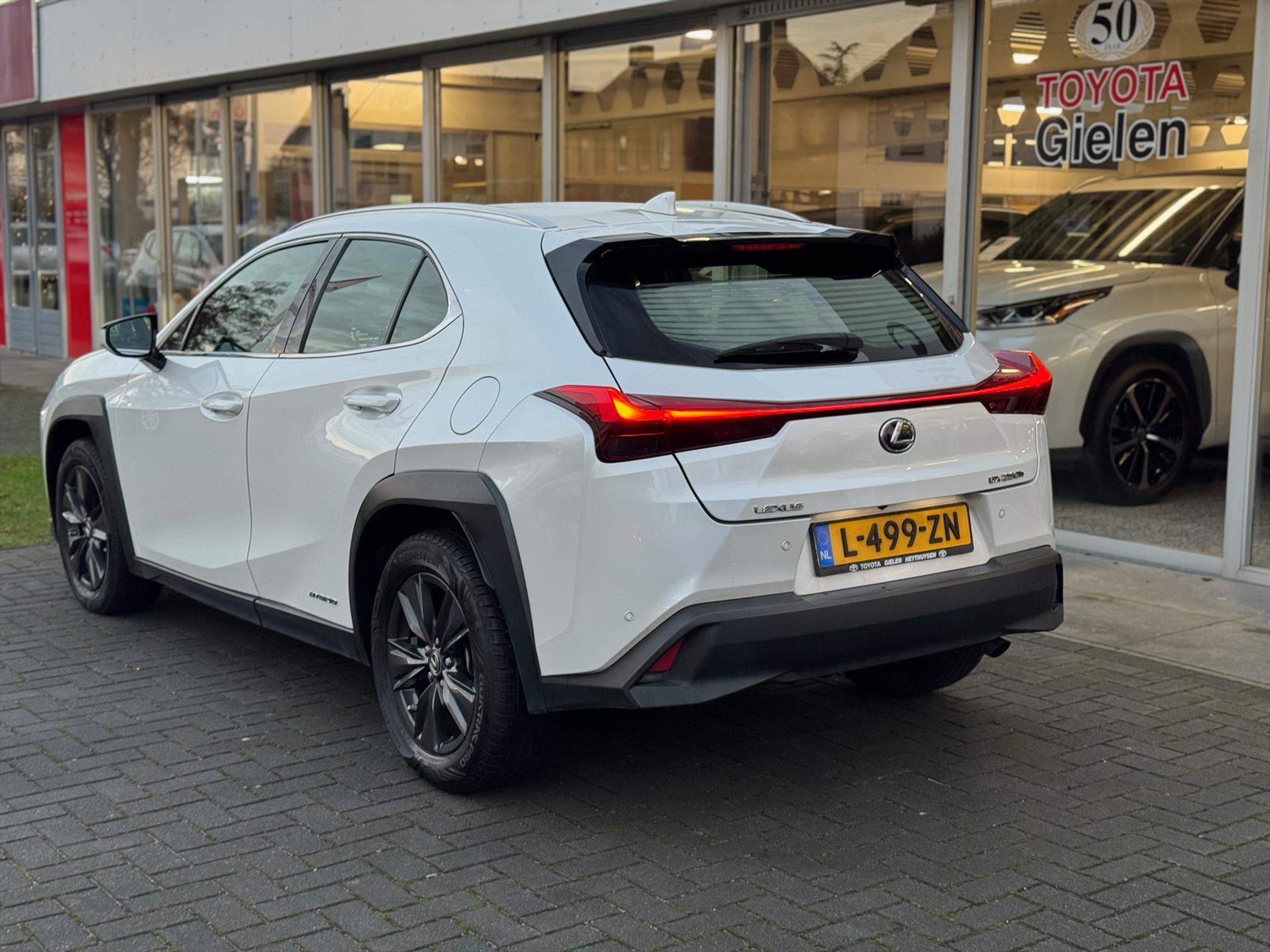 Lexus UX 250h Business Line Plus | Stoel + Stuurverwarming, Apple CarPlay/Android Auto, 17 inch, Keyless, Parkeercamera, Adaptive cruise 50300736-2.jpg | Autobedrijf Gielen