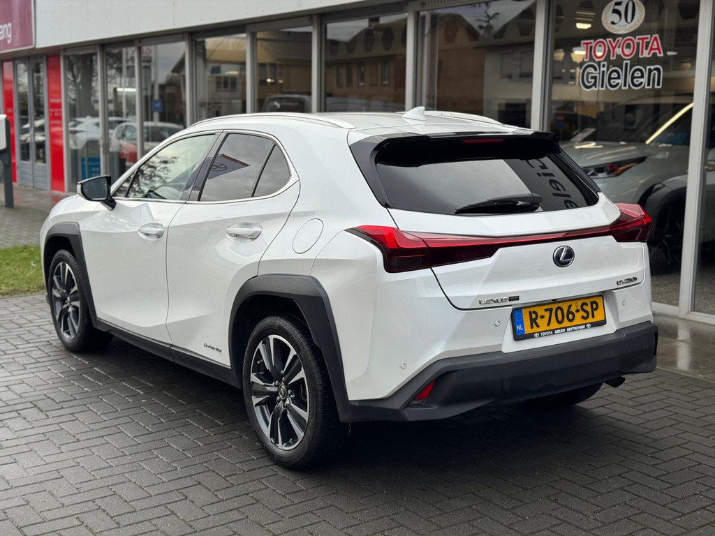 Lexus UX 250h Preference Line | 18 inch, Stoel + Stuurverwarming, Apple CarPlay/Android Auto, Keyless, Privacy Glass 50312455-2.jpg | Autobedrijf Gielen